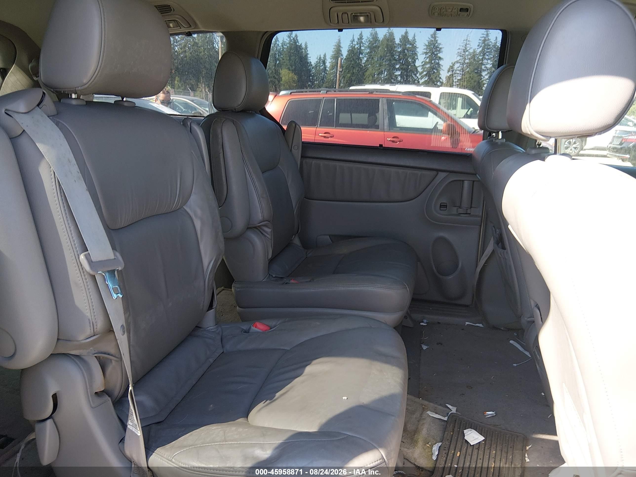 2004 Toyota Sienna Xle Silver vin: 5TDZA22C74S205518