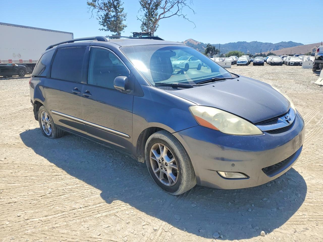 2006 Toyota Sienna Gray vin: 5TDZA22C76S482995