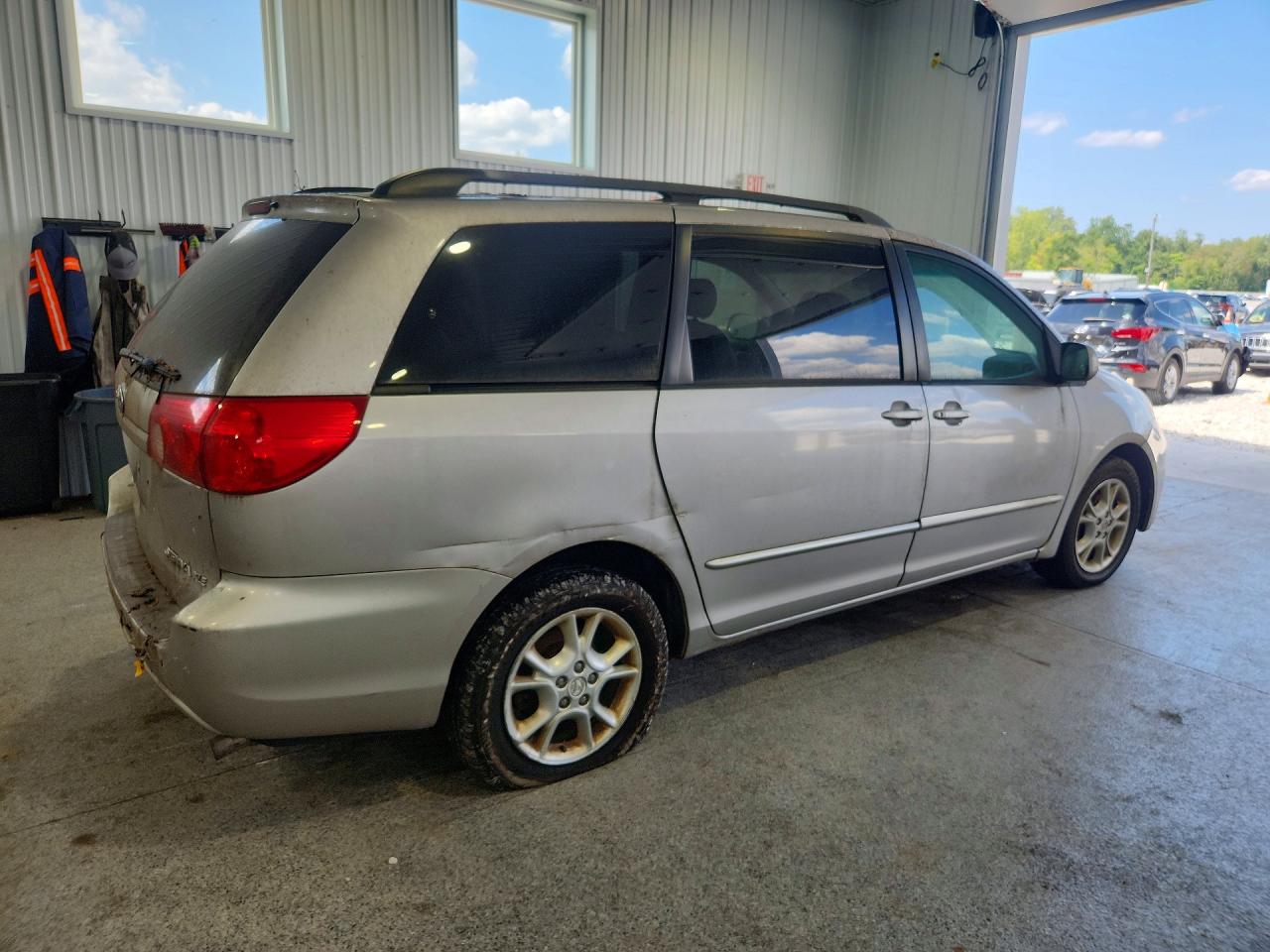 2006 Toyota Sienna Xle 7 Passenger Silver vin: 5TDZA22C76S583535