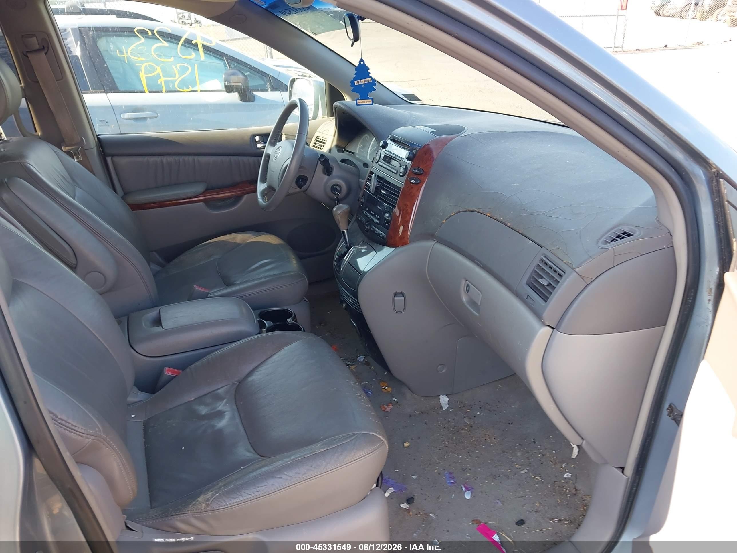 2004 Toyota Sienna Xle Серебряный vin: 5TDZA22C84S012181