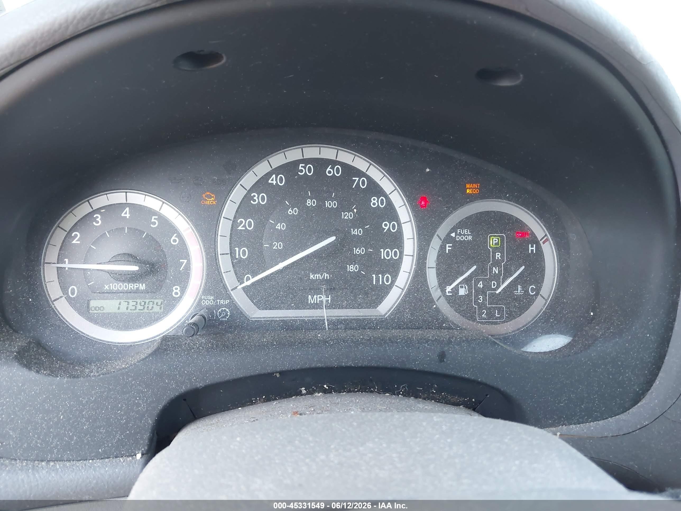 2004 Toyota Sienna Xle Серебряный vin: 5TDZA22C84S012181
