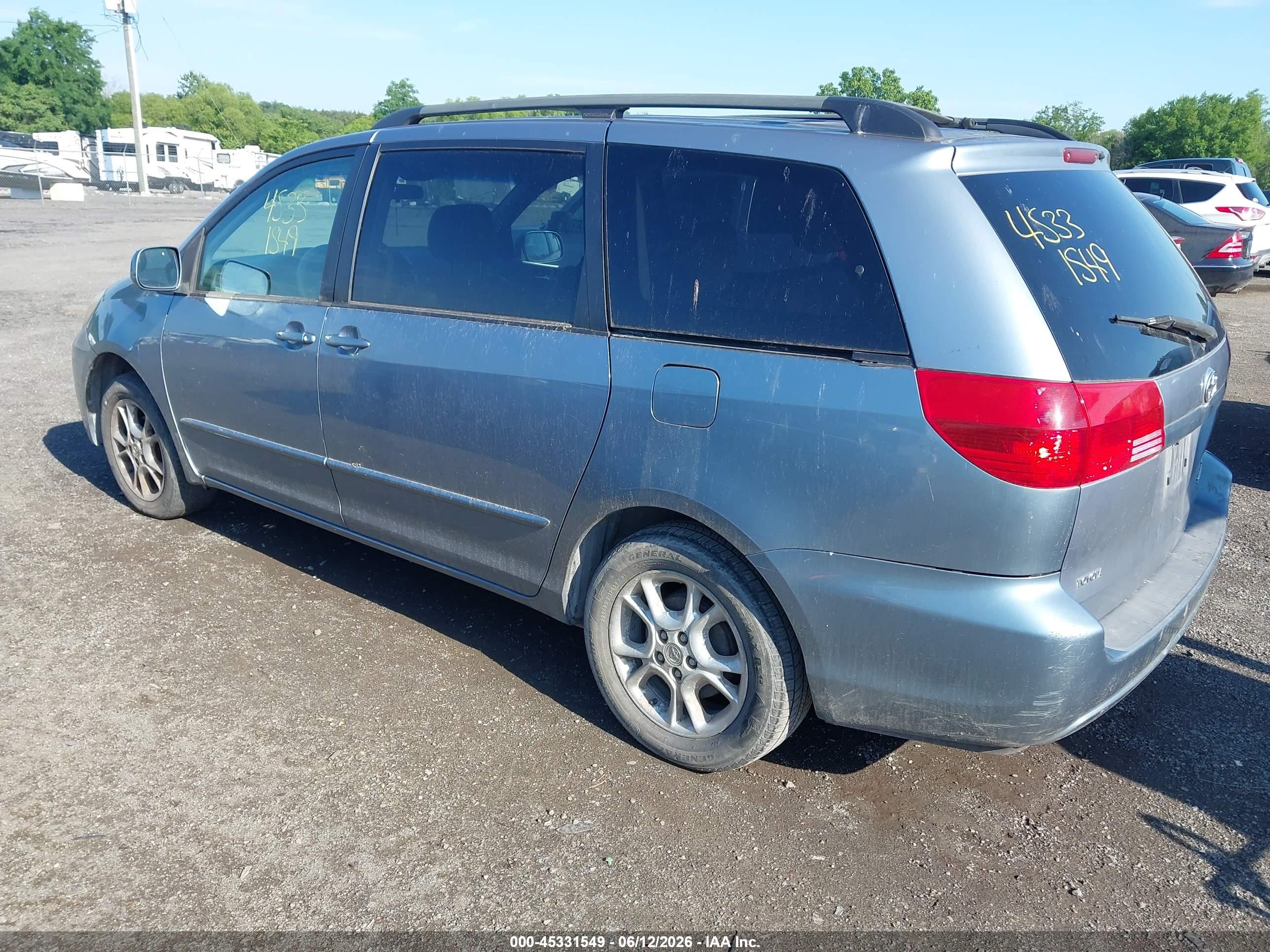 2004 Toyota Sienna Xle Серебряный vin: 5TDZA22C84S012181