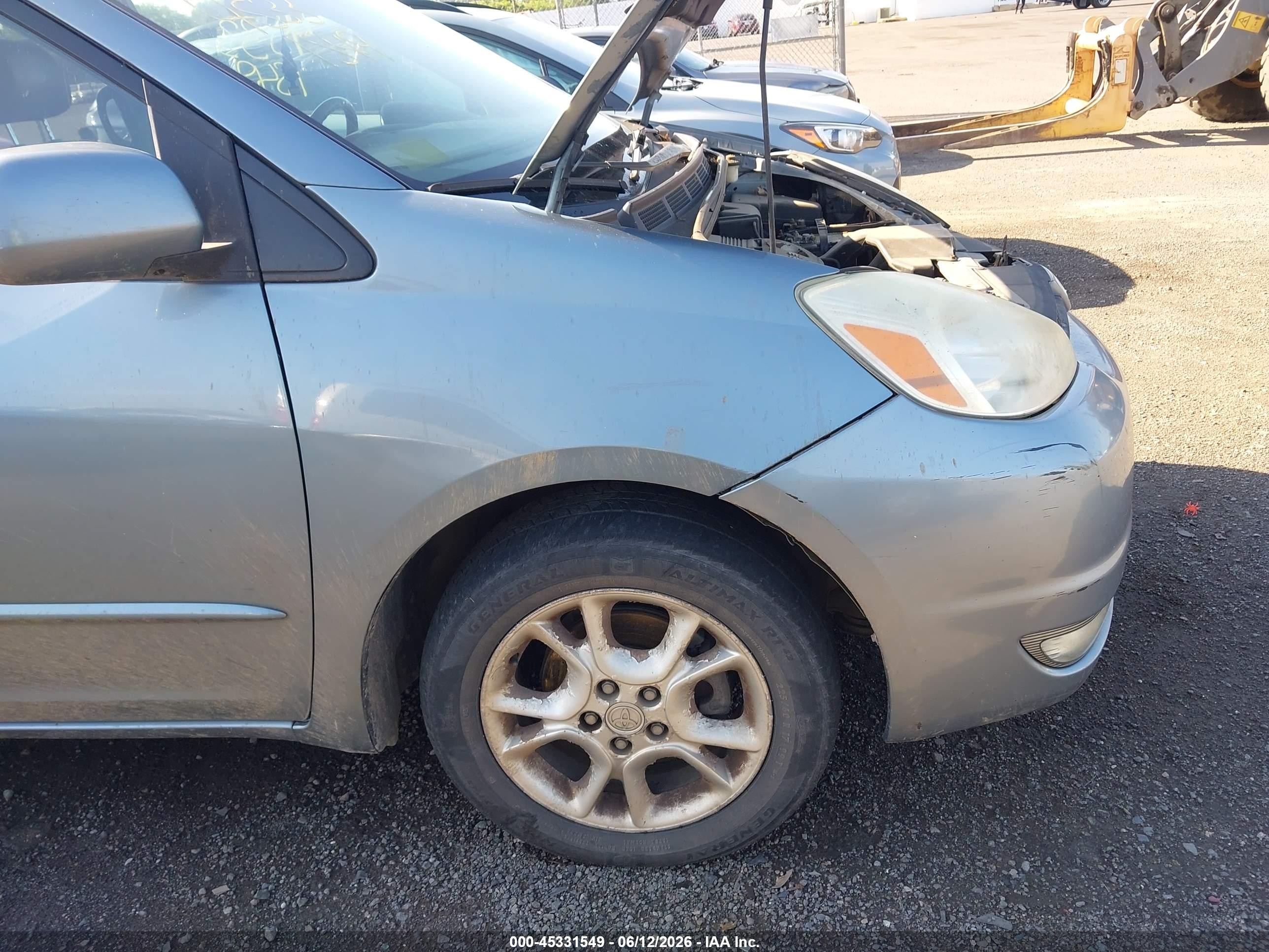 2004 Toyota Sienna Xle Серебряный vin: 5TDZA22C84S012181