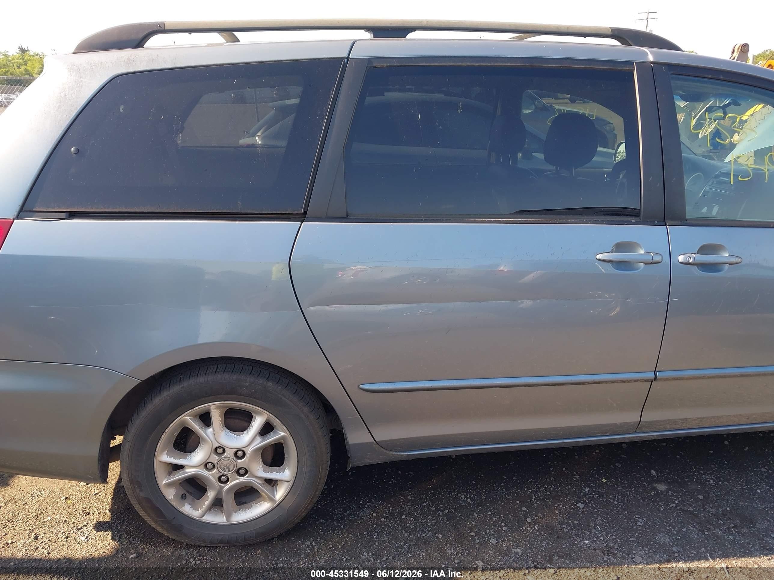 2004 Toyota Sienna Xle Серебряный vin: 5TDZA22C84S012181