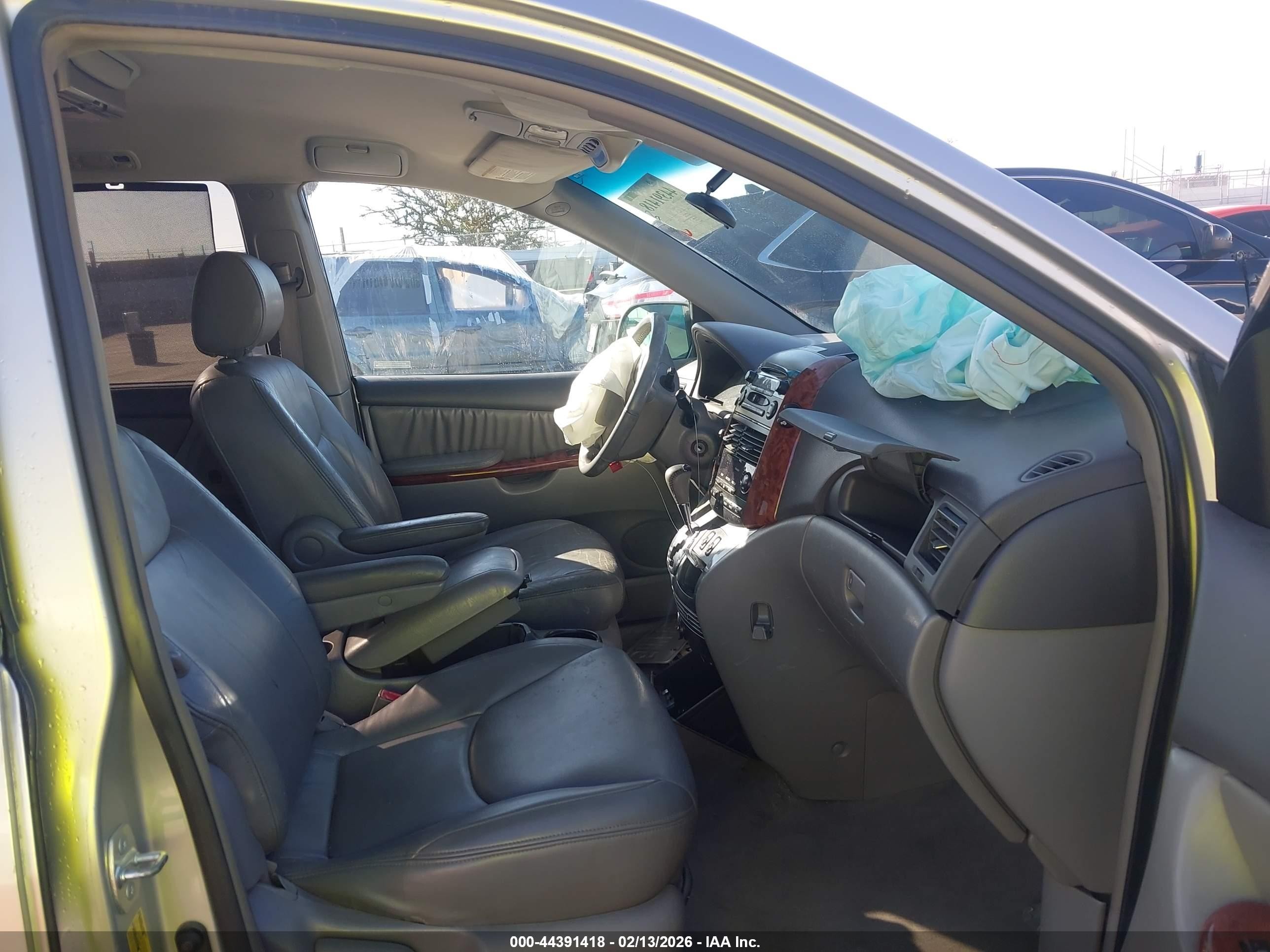 2004 Toyota Sienna Xle Gray vin: 5TDZA22C84S198367