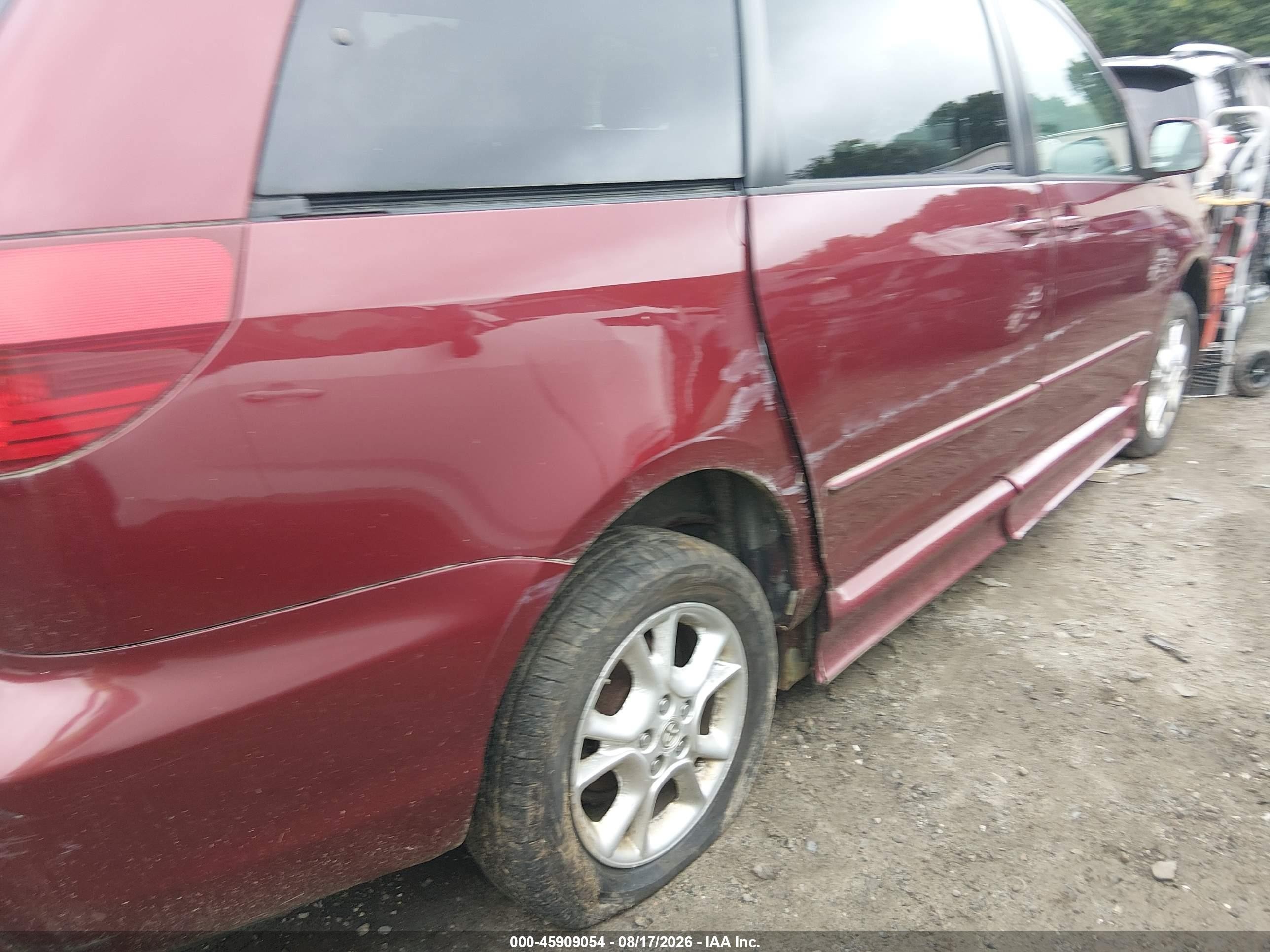 2005 Toyota Sienna Xle Burgundy vin: 5TDZA22C85S278883