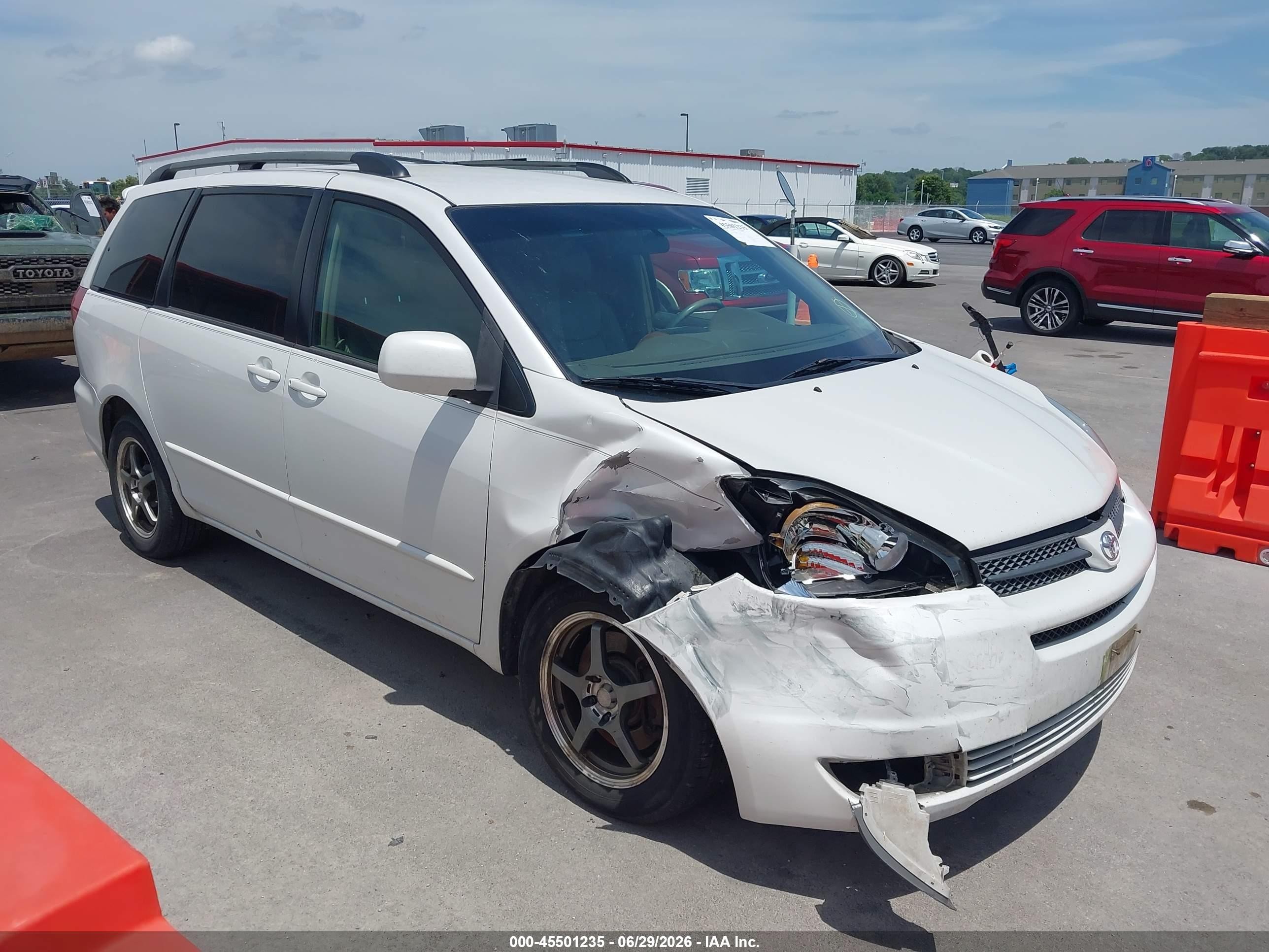 2005 Toyota Sienna Xle White vin: 5TDZA22C85S336409