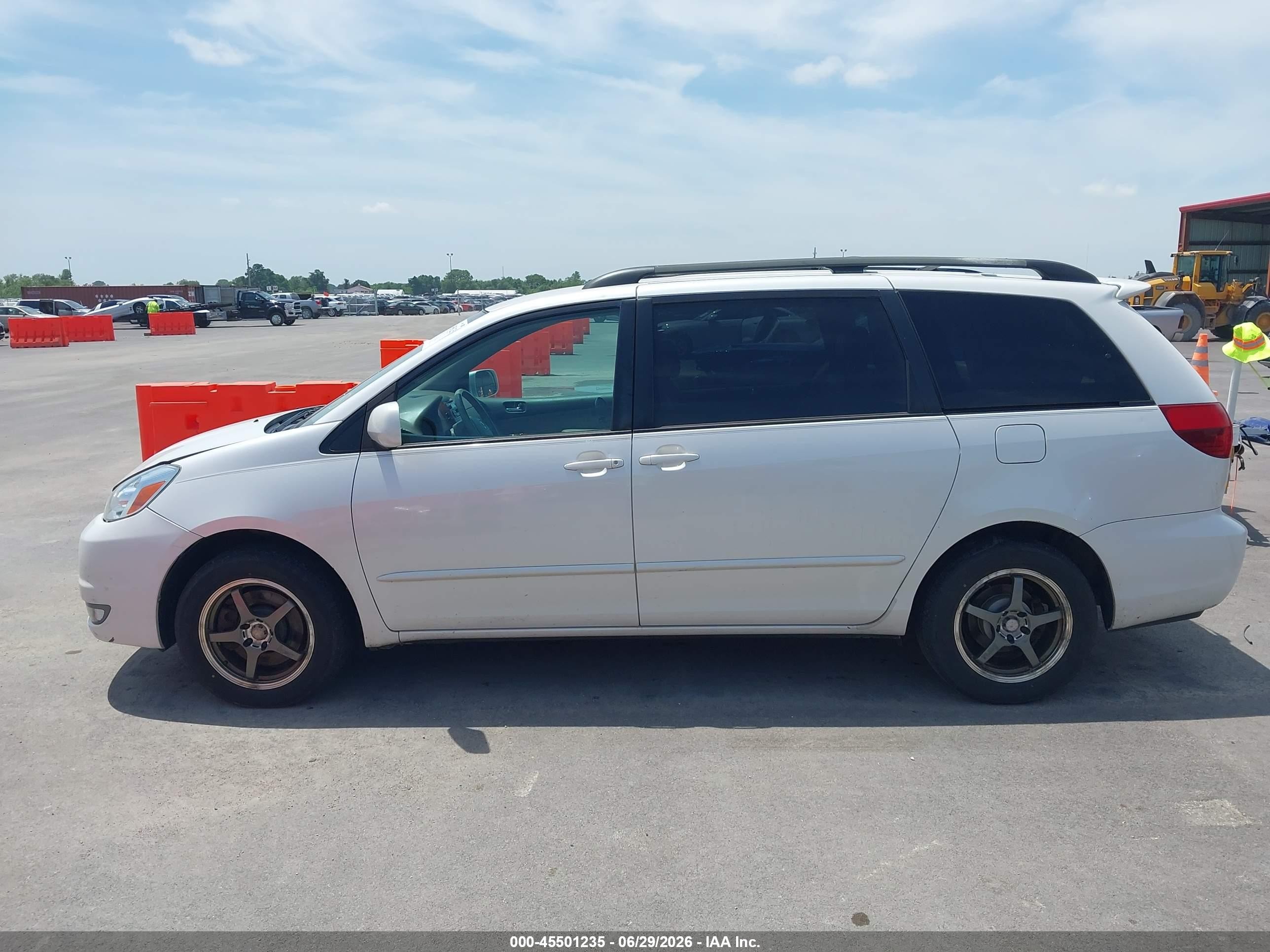 2005 Toyota Sienna Xle White vin: 5TDZA22C85S336409