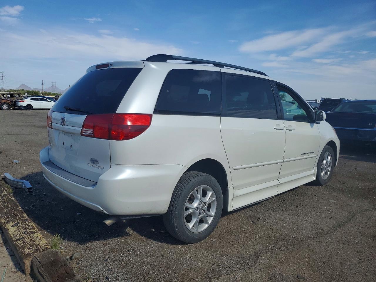 2005 Toyota Sienna Van White vin: 5TDZA22C85S362217