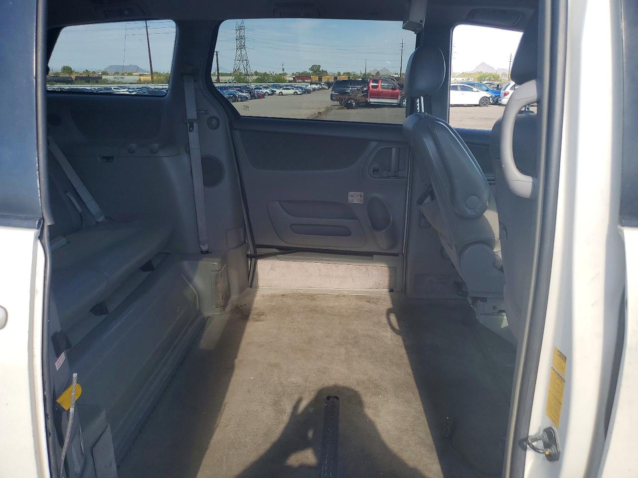 2005 Toyota Sienna Van White vin: 5TDZA22C85S362217