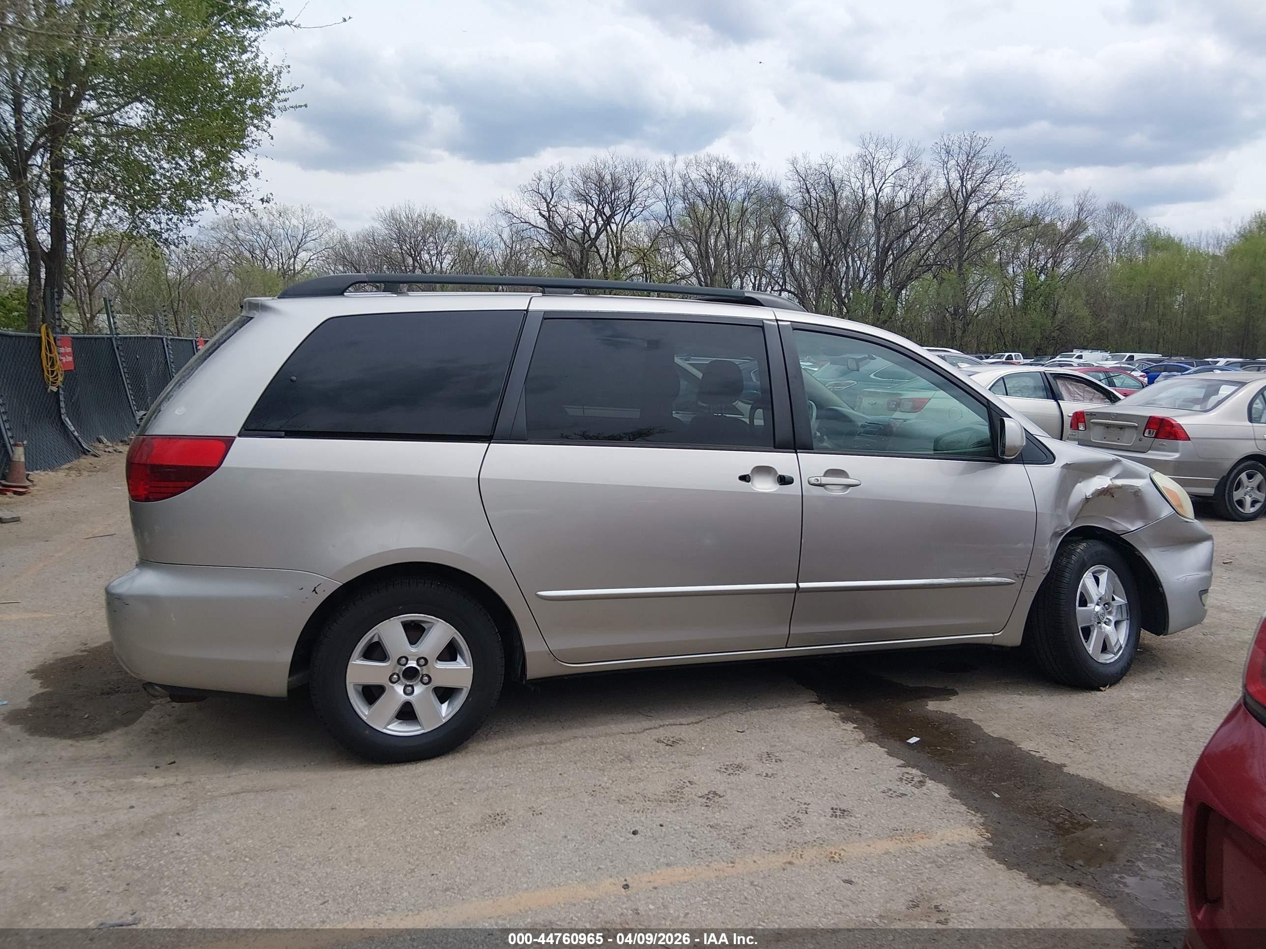 2004 Toyota Sienna Xle Beige vin: 5TDZA22C94S219954