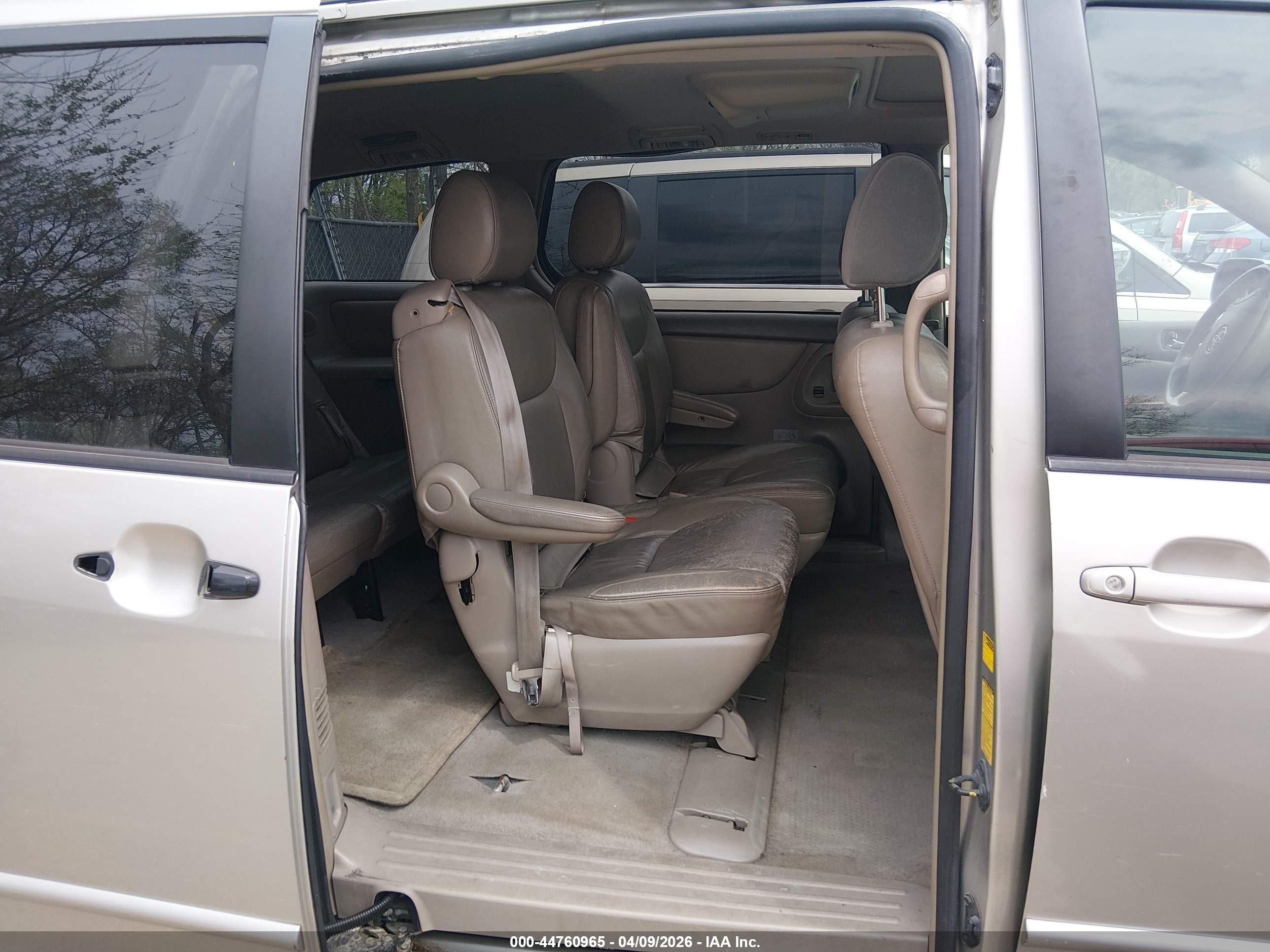 2004 Toyota Sienna Xle Beige vin: 5TDZA22C94S219954