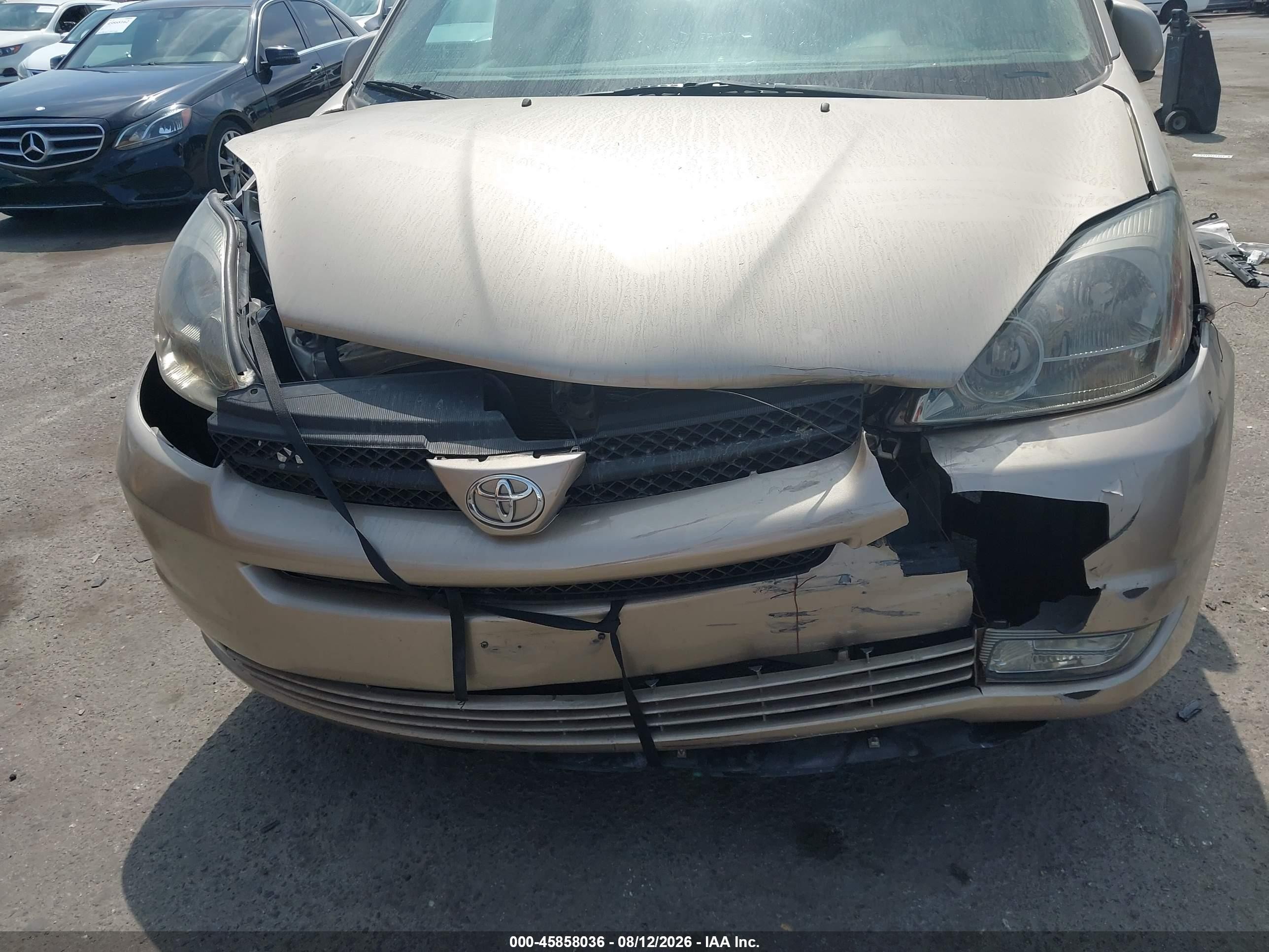 2005 Toyota Sienna Xle Gold vin: 5TDZA22C95S276009