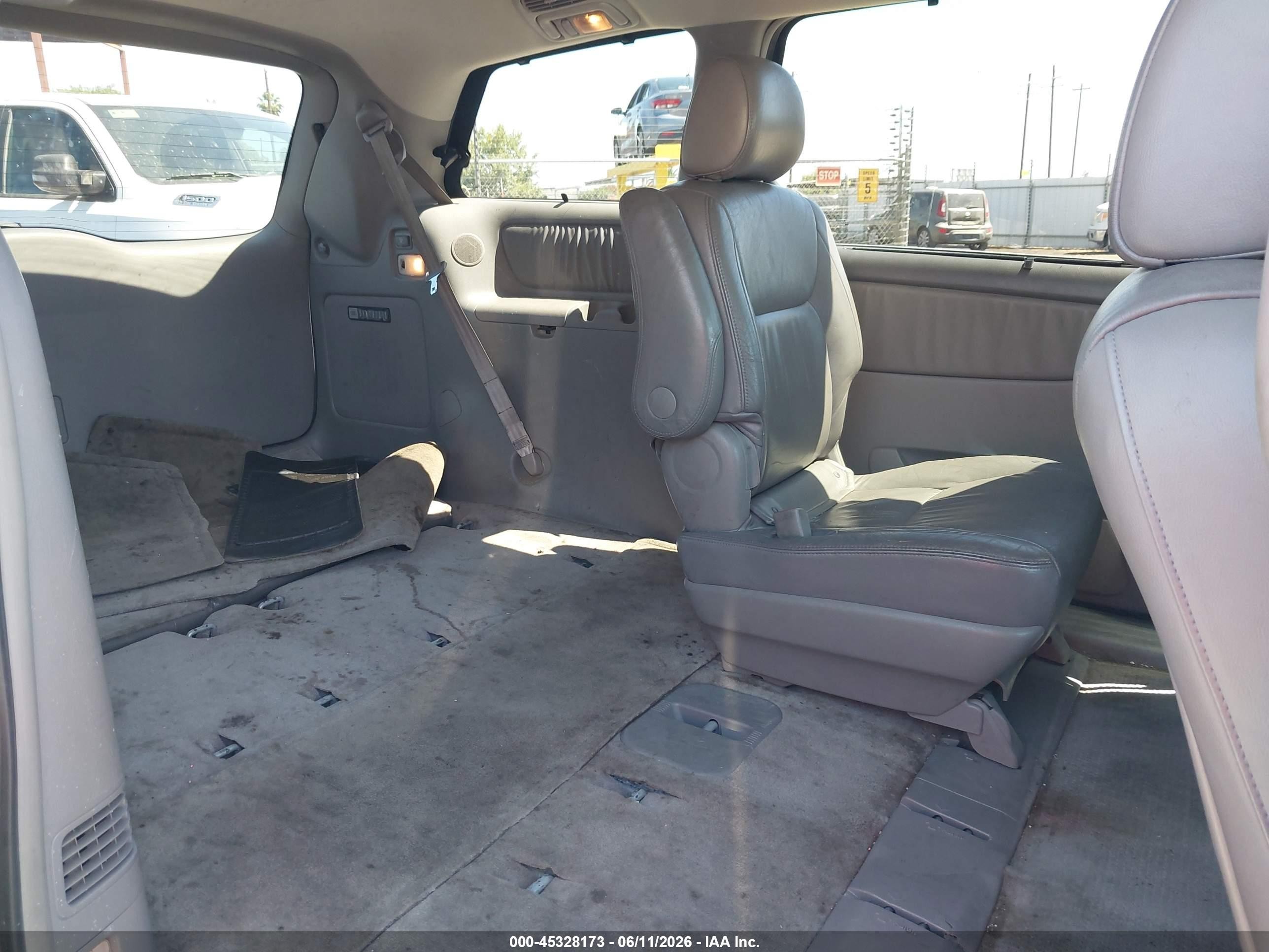 2005 Toyota Sienna Xle Silver vin: 5TDZA22C95S282408