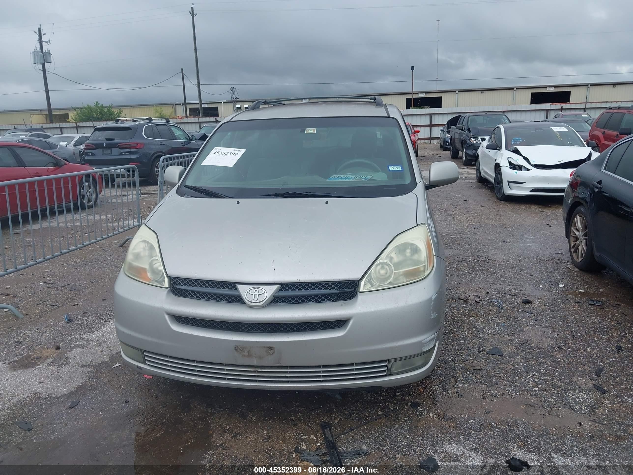 2004 Toyota Sienna Xle Серебряный vin: 5TDZA22CX4S060748