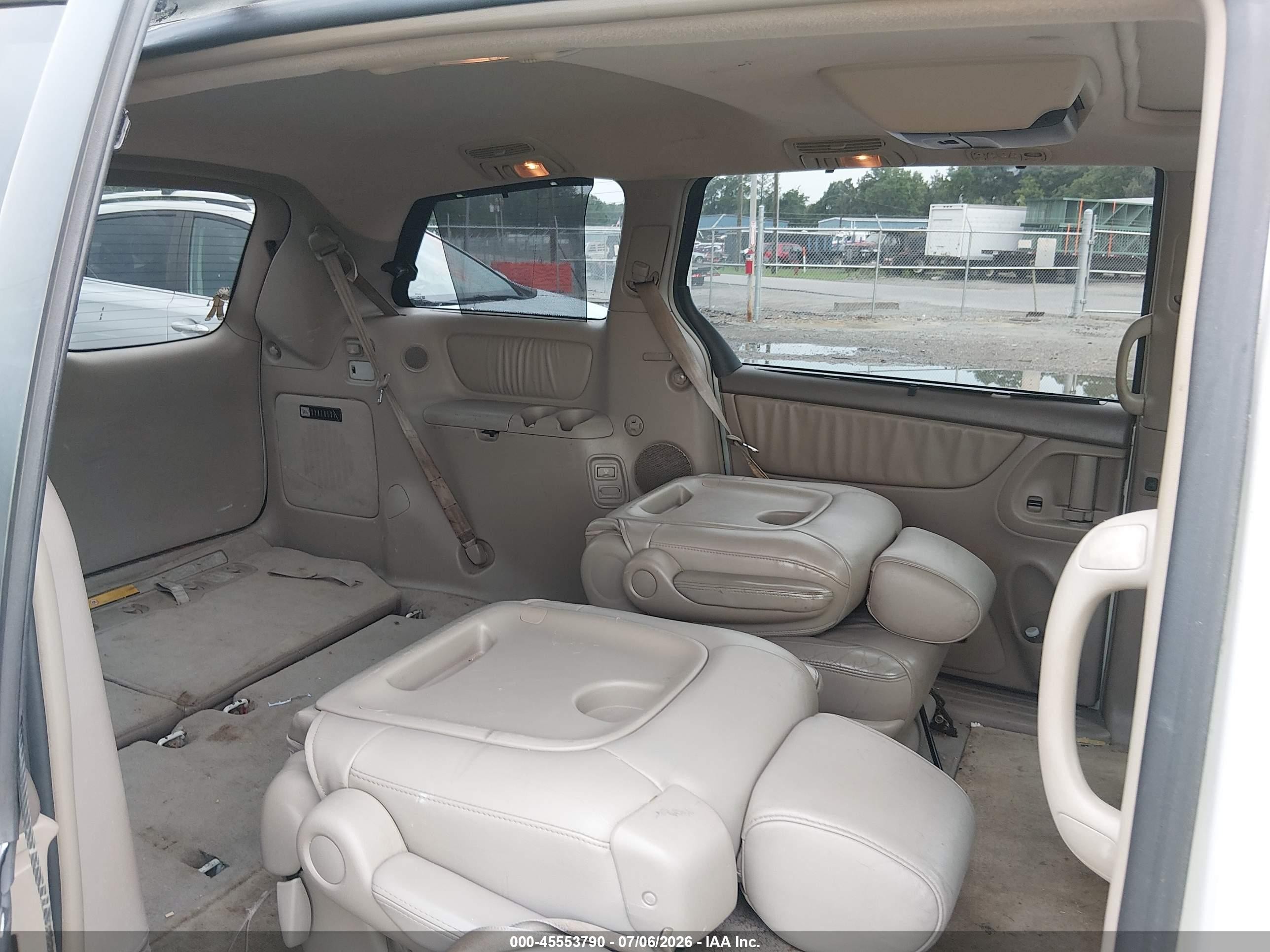 2004 Toyota Sienna Xle White vin: 5TDZA22CX4S070891
