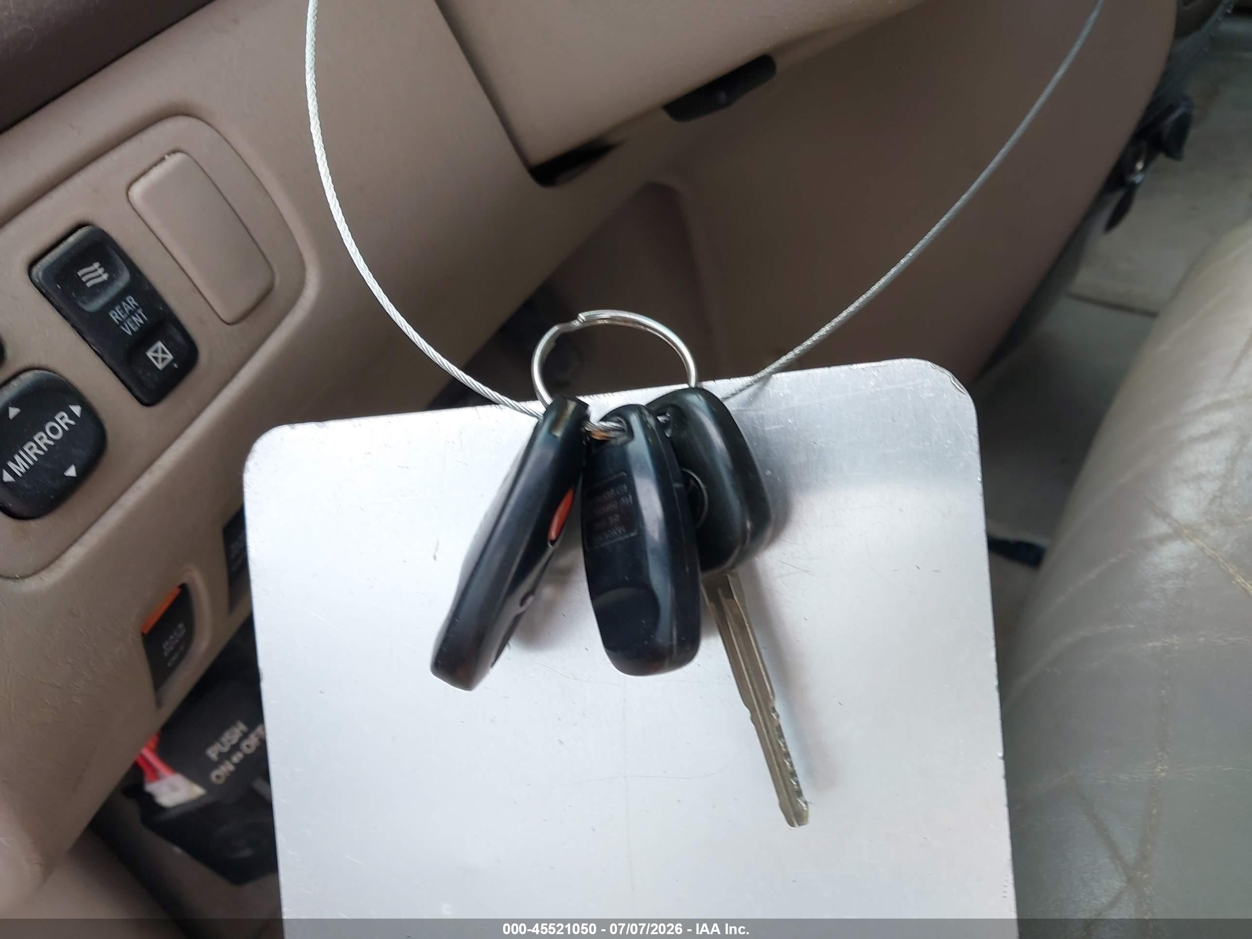 2004 Toyota Sienna Xle Золотой vin: 5TDZA22CX4S095659
