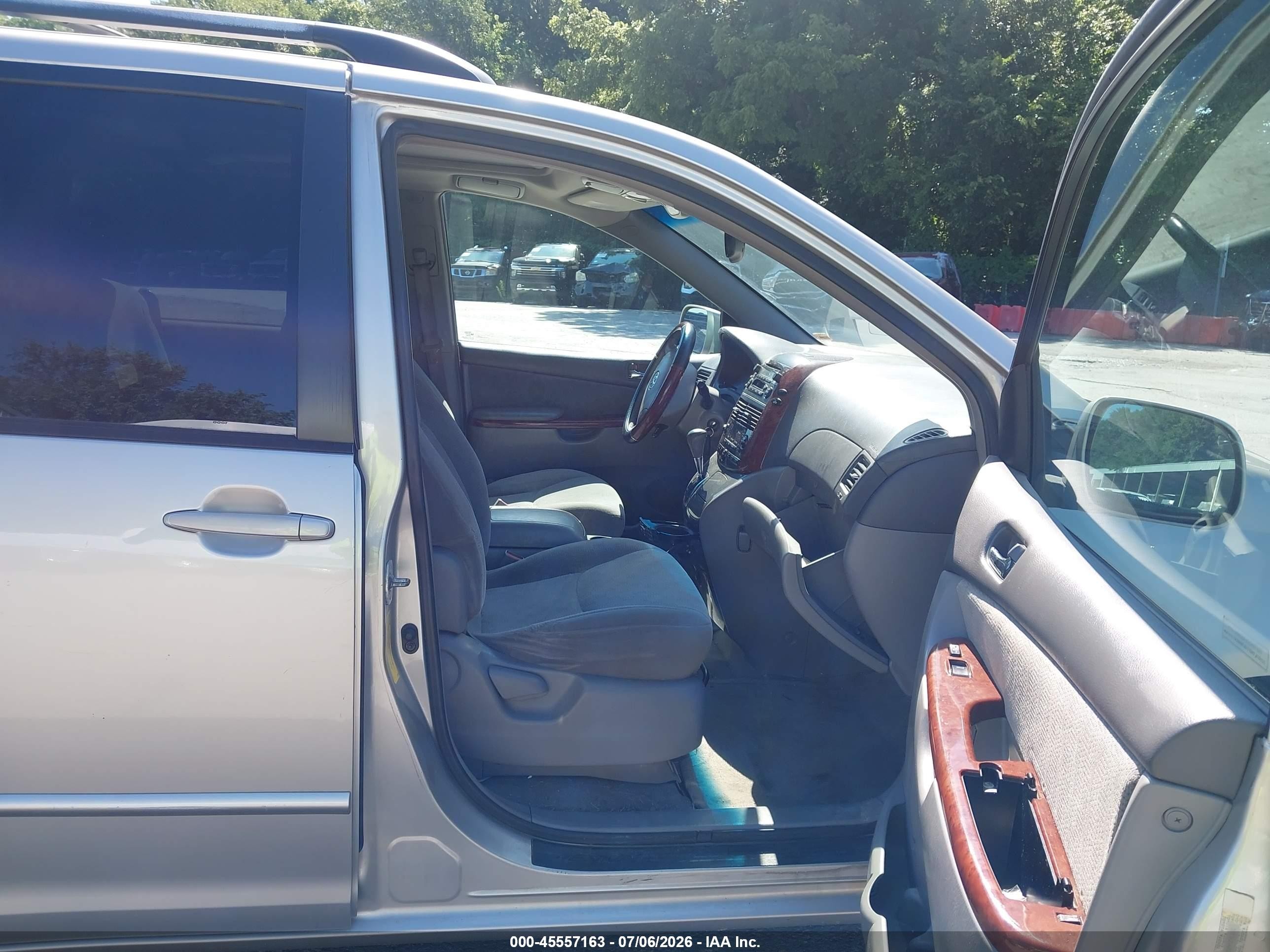 2004 Toyota Sienna Xle Silver vin: 5TDZA22CX4S152071