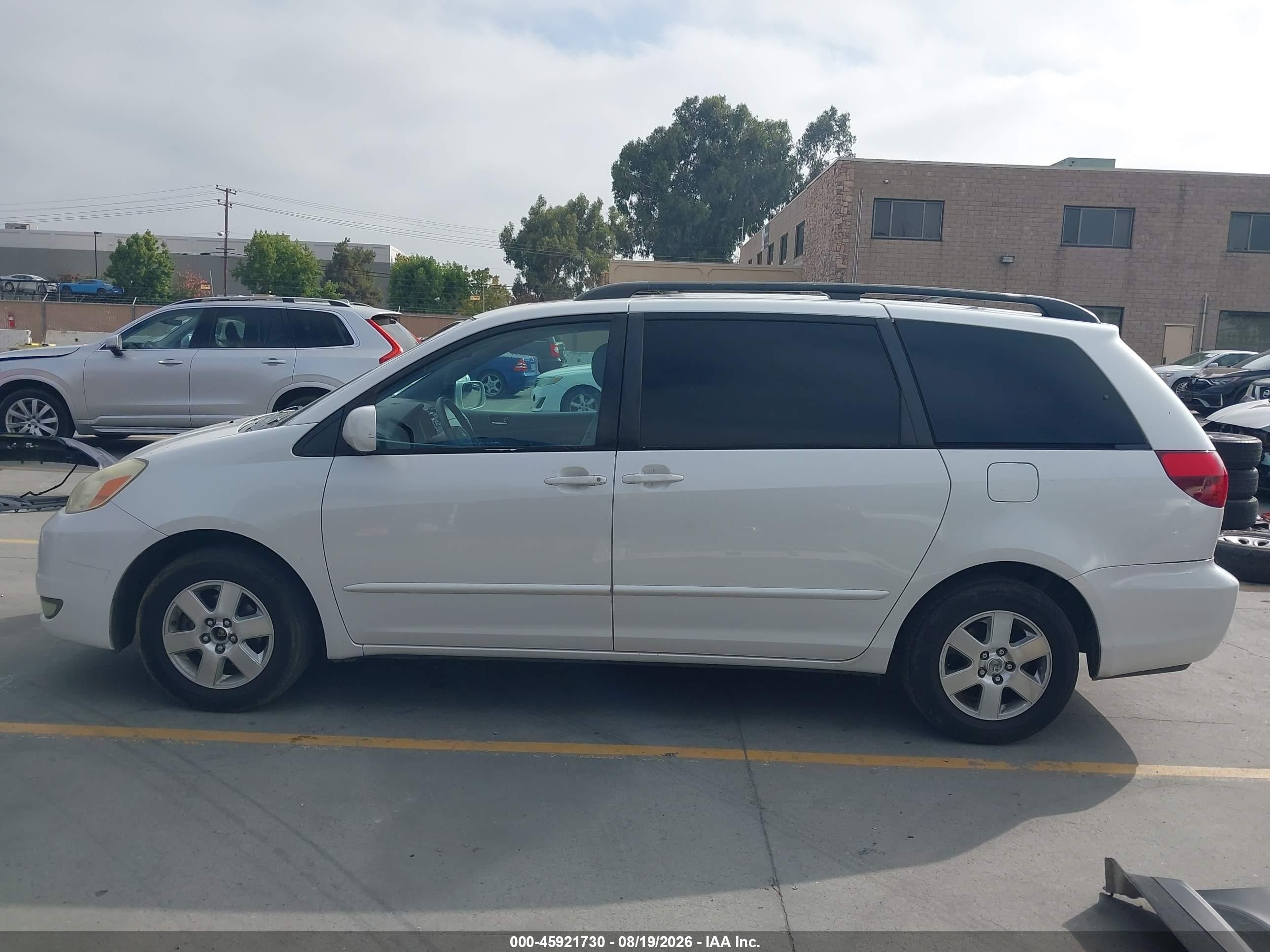 2004 Toyota Sienna Xle White vin: 5TDZA22CX4S175205