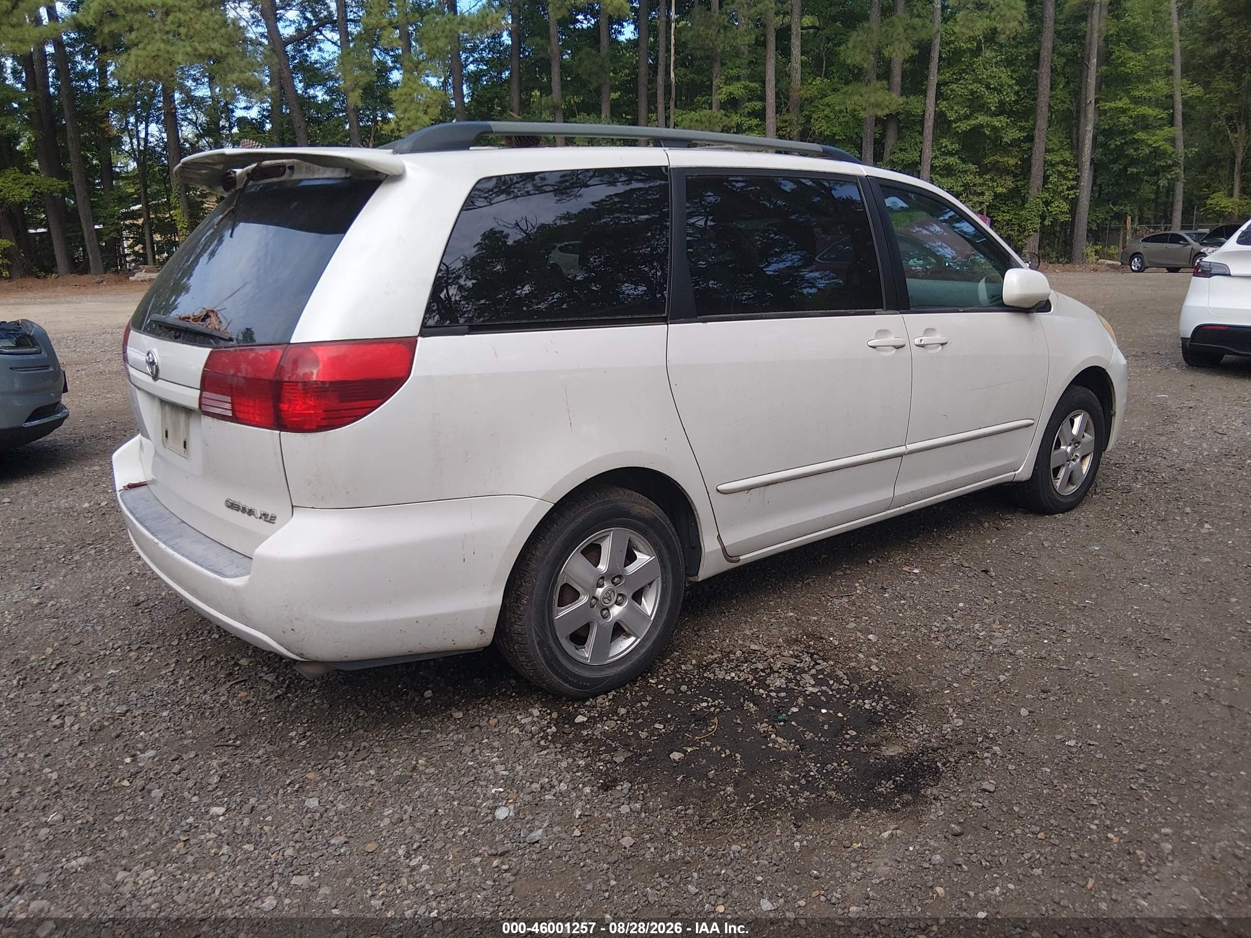 2004 Toyota Sienna Xle White vin: 5TDZA22CX4S208171