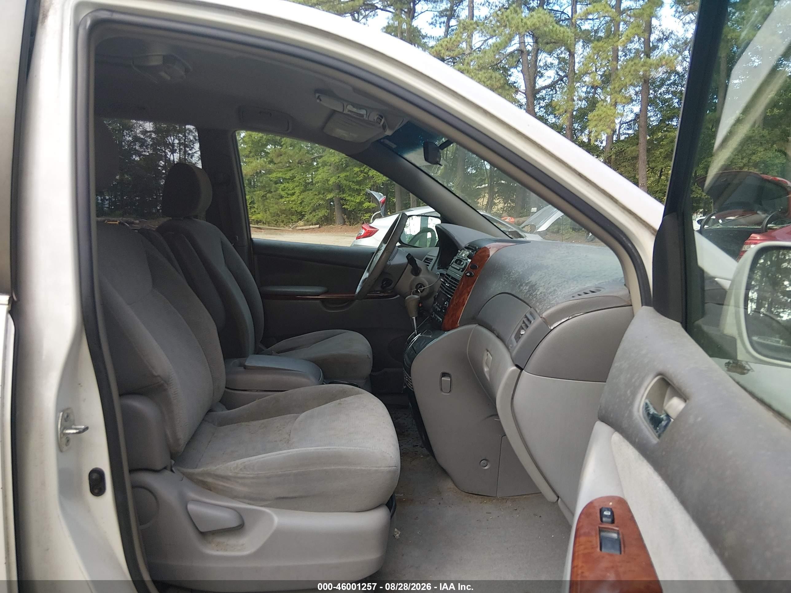 2004 Toyota Sienna Xle White vin: 5TDZA22CX4S208171