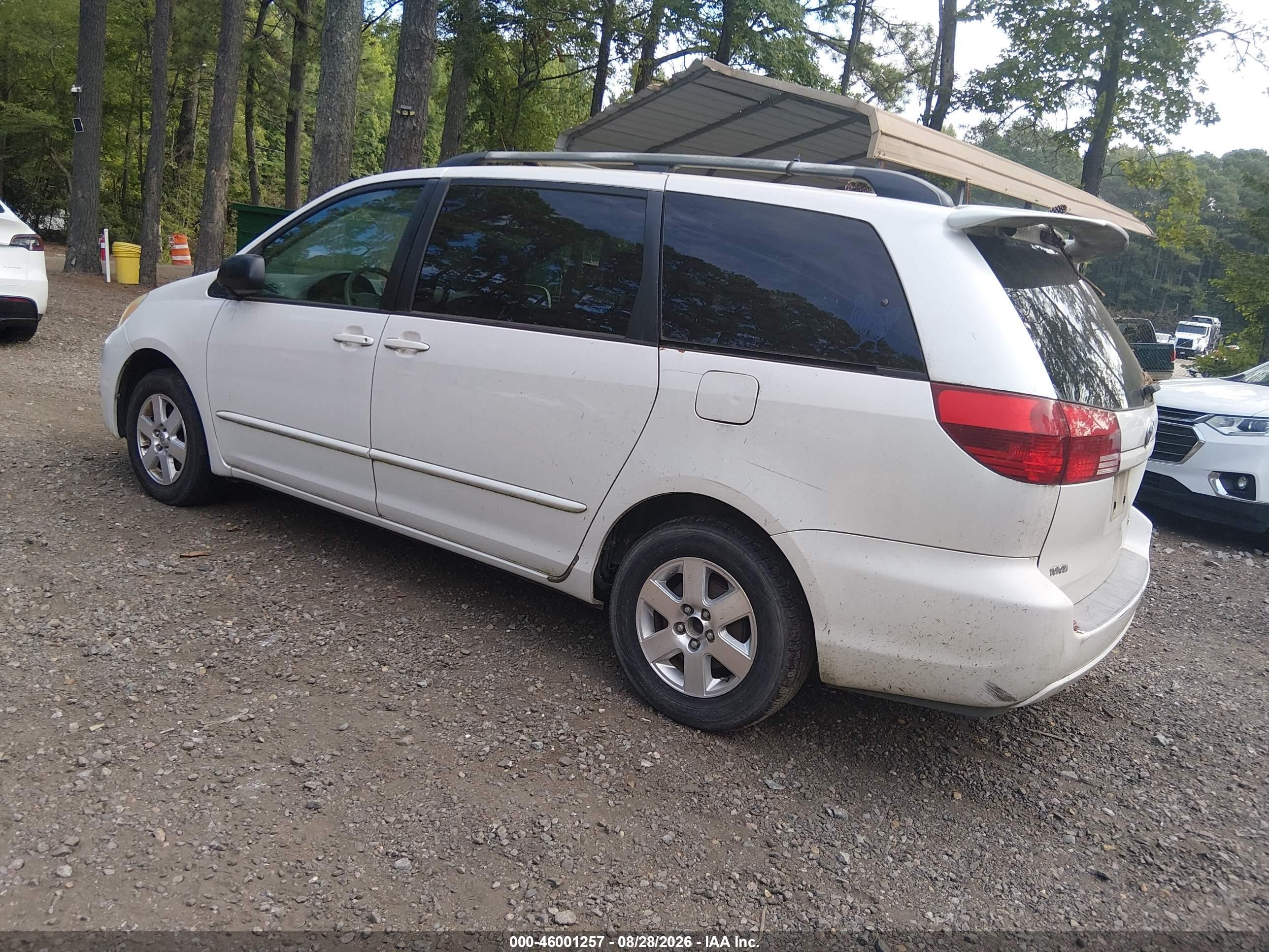 2004 Toyota Sienna Xle White vin: 5TDZA22CX4S208171