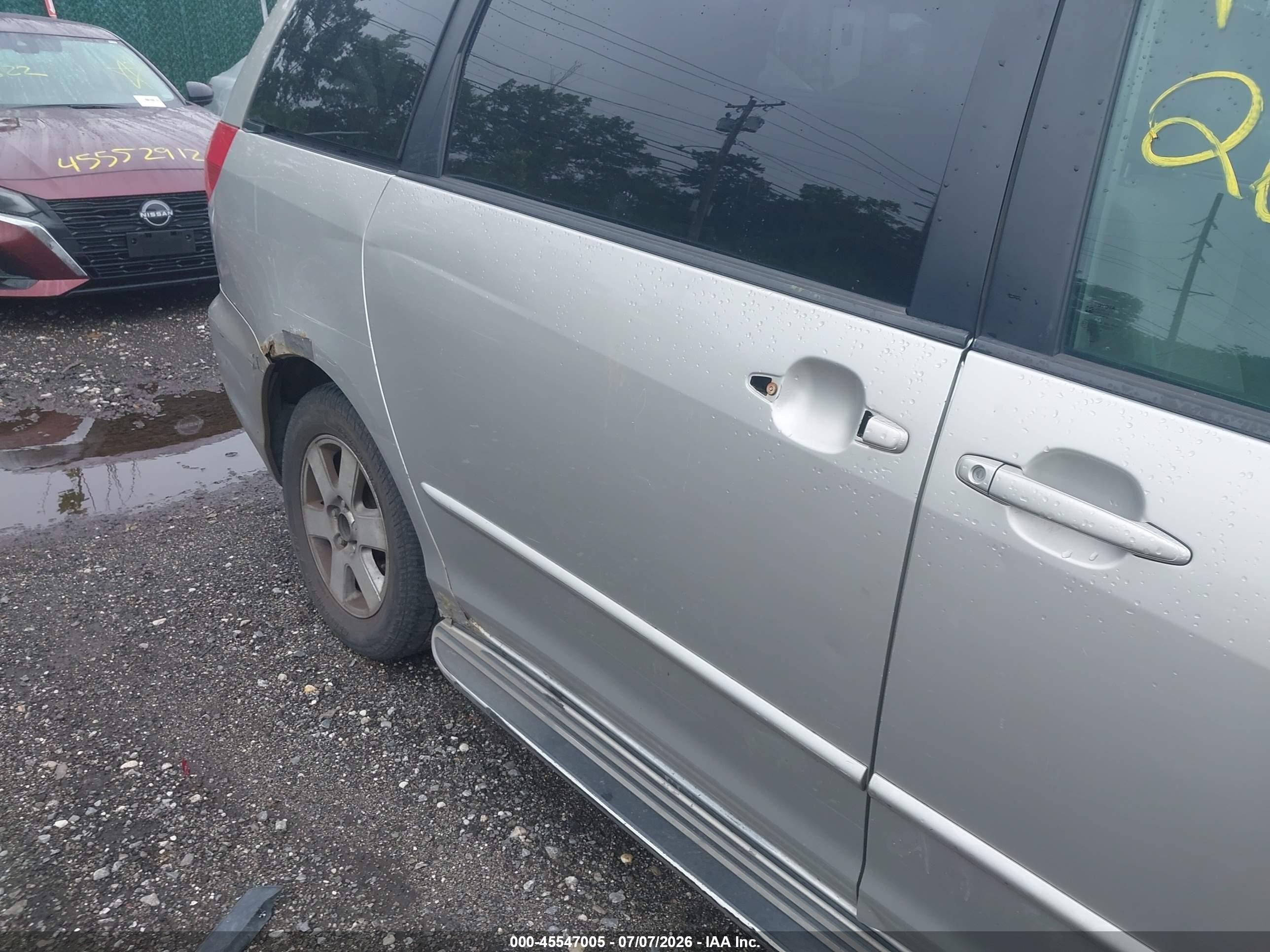 2004 Toyota Sienna Le Silver vin: 5TDZA23C04S037140