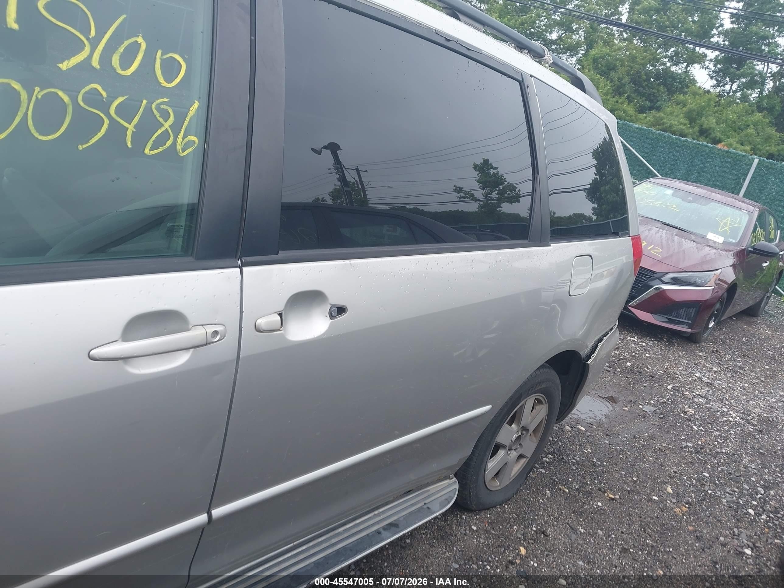 2004 Toyota Sienna Le Silver vin: 5TDZA23C04S037140