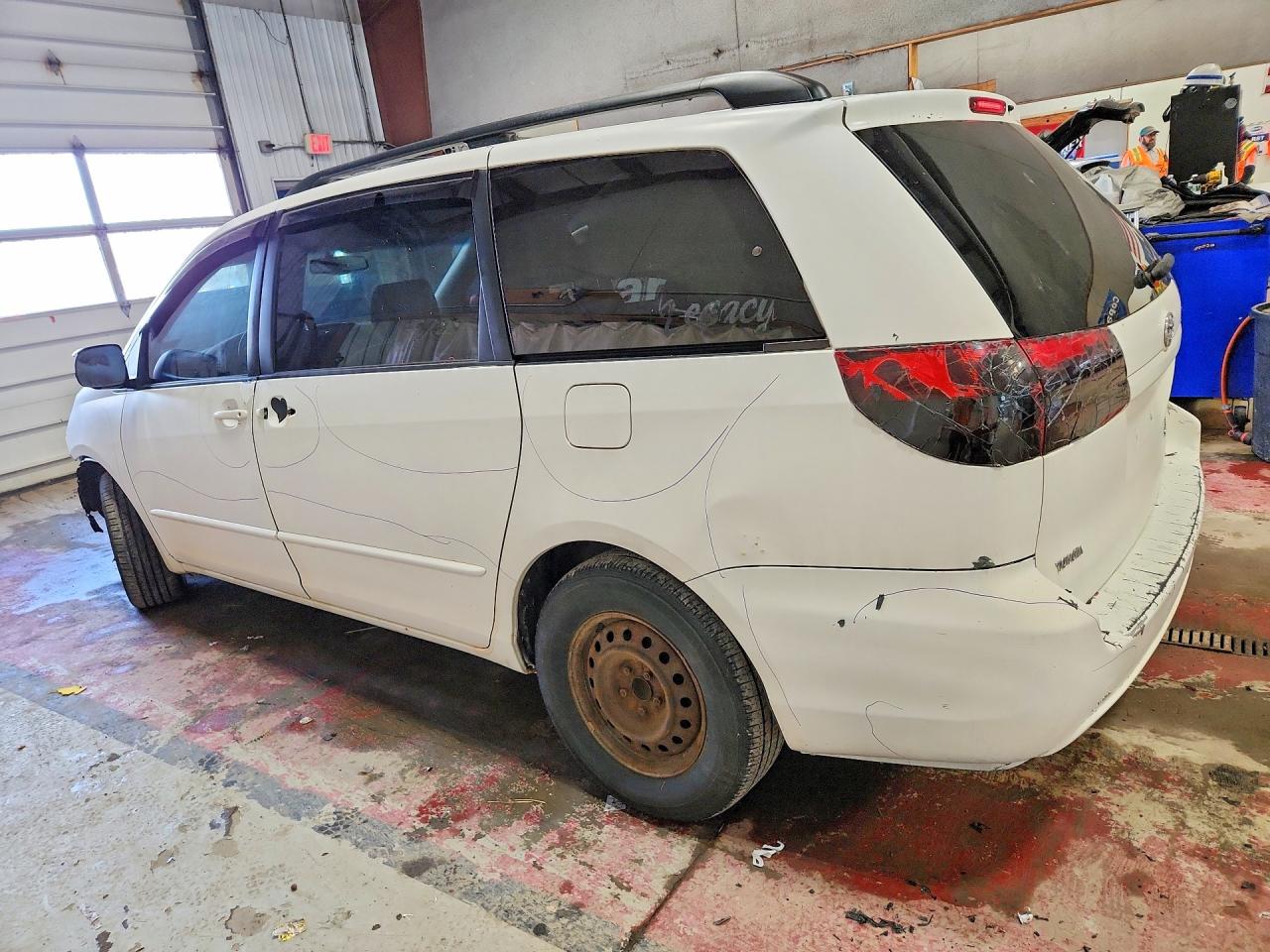 2004 Toyota Sienna Le 7 Passenger White vin: 5TDZA23C04S040460