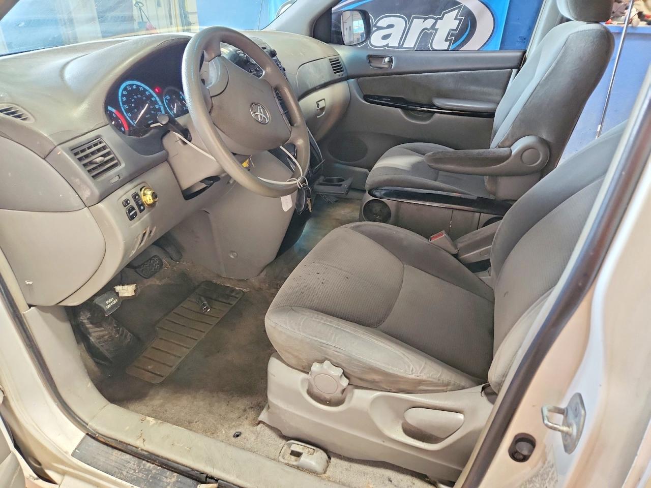 2004 Toyota Sienna Le 7 Passenger White vin: 5TDZA23C04S040460