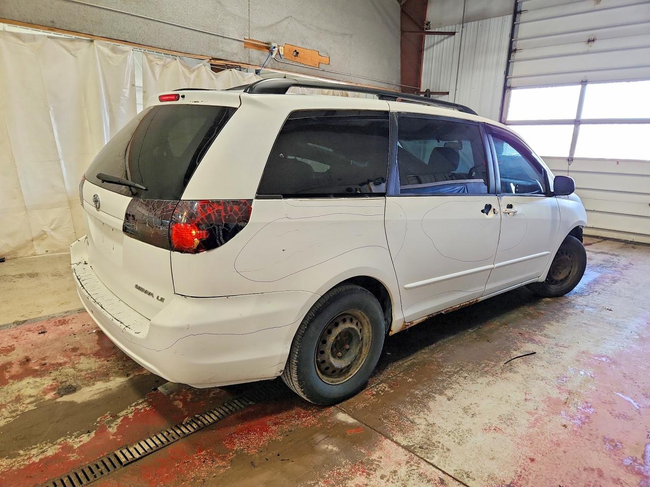 2004 Toyota Sienna Le 7 Passenger White vin: 5TDZA23C04S040460
