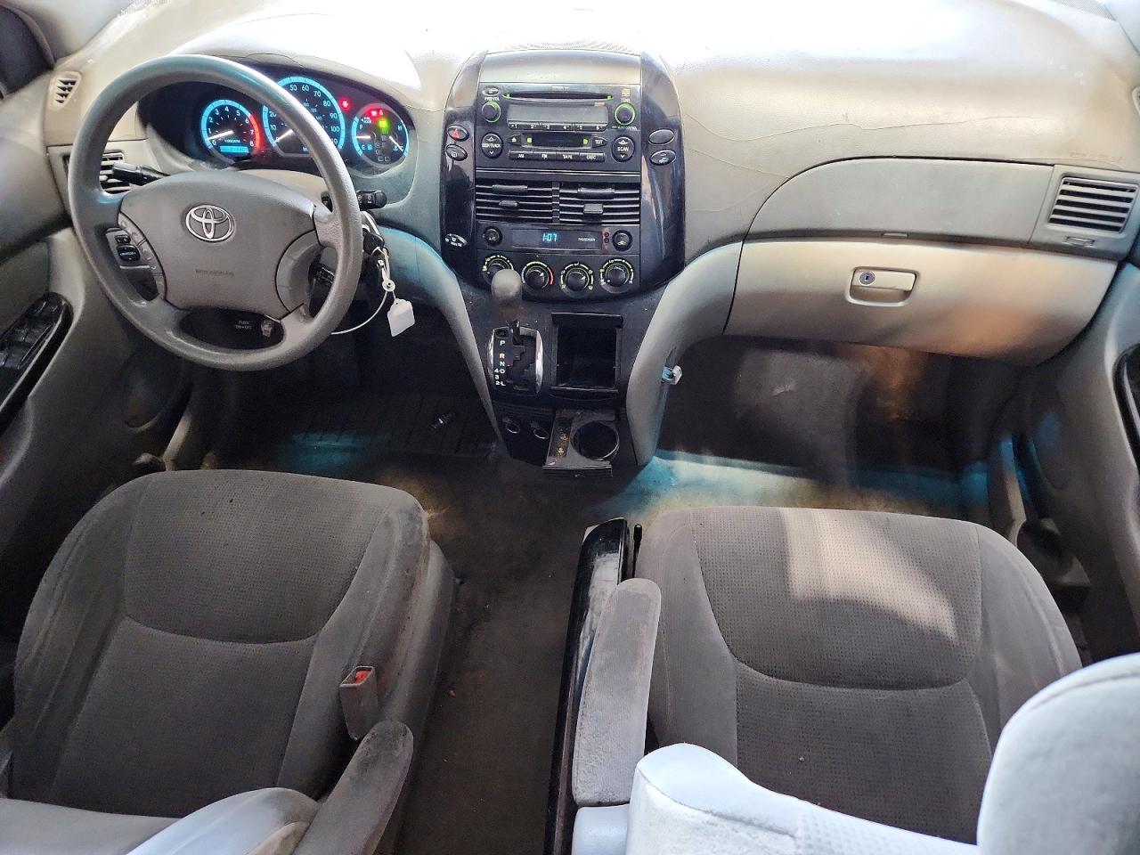 2004 Toyota Sienna Le 7 Passenger White vin: 5TDZA23C04S040460