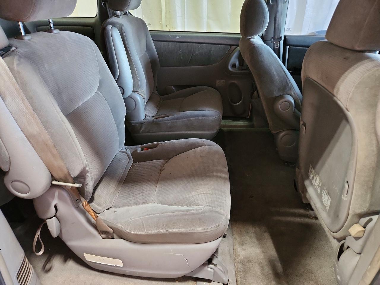 2004 Toyota Sienna Le 7 Passenger White vin: 5TDZA23C04S040460