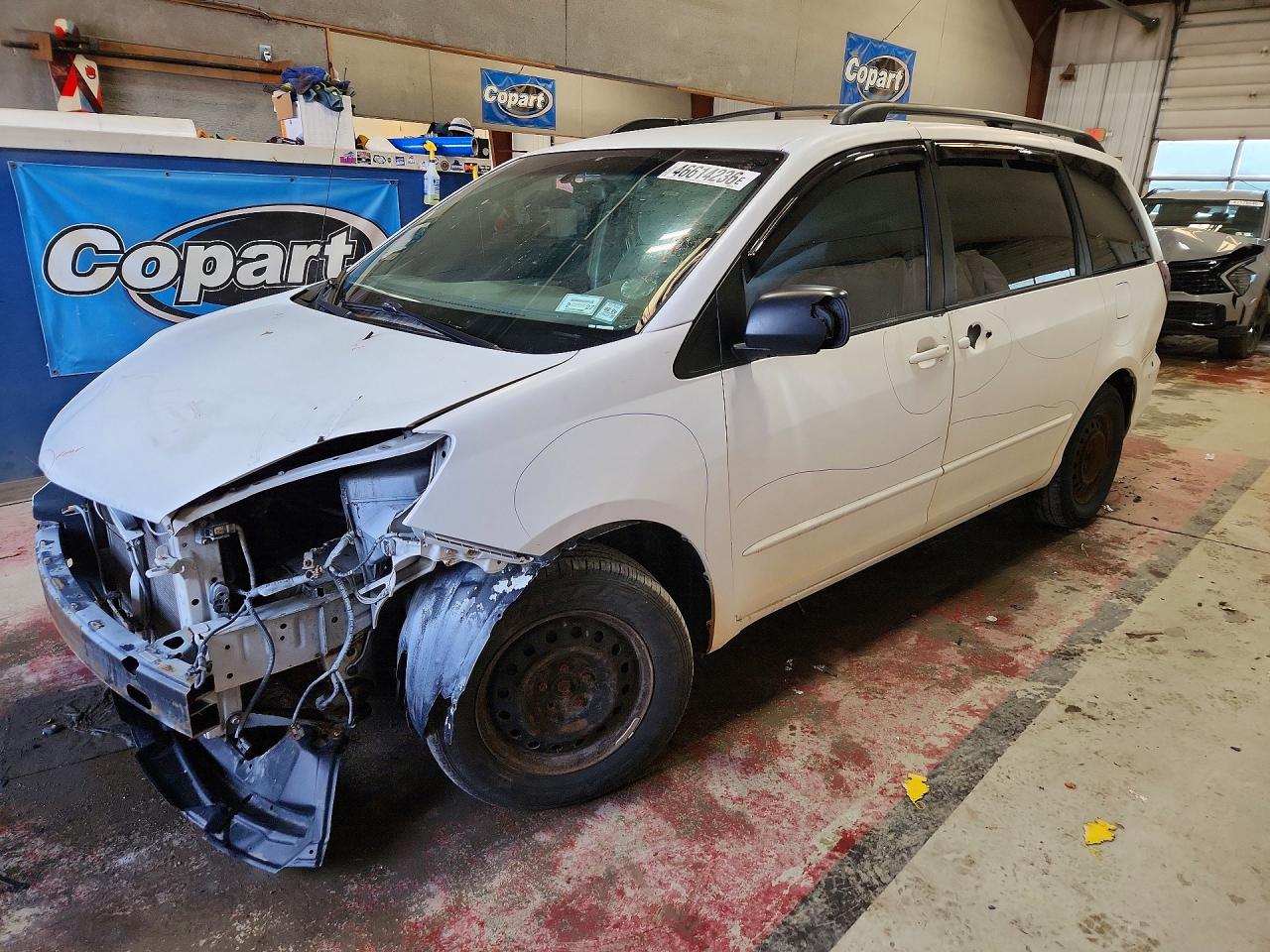2004 Toyota Sienna Le 7 Passenger White vin: 5TDZA23C04S040460