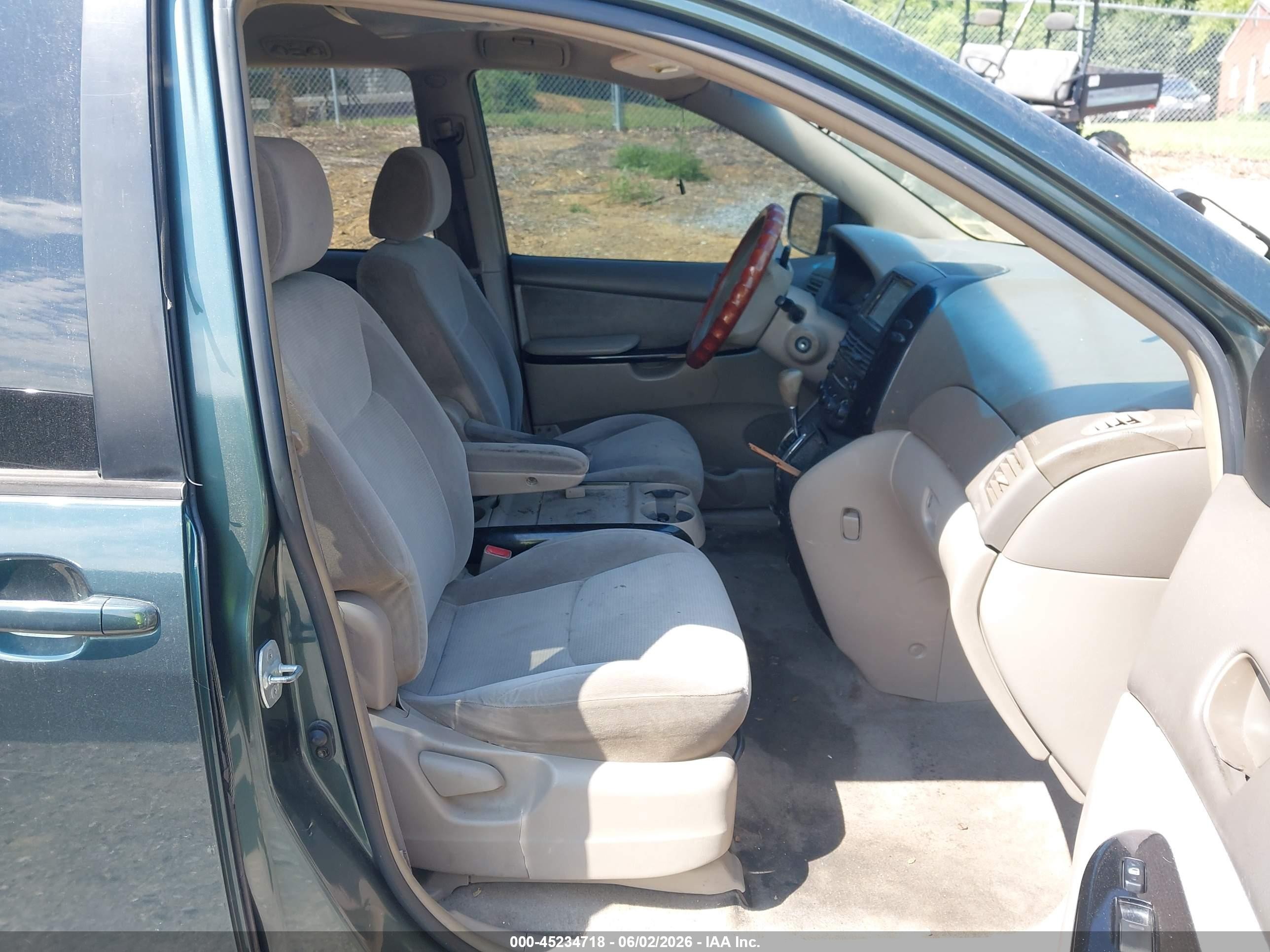 2004 Toyota Sienna Le Green vin: 5TDZA23C04S046257