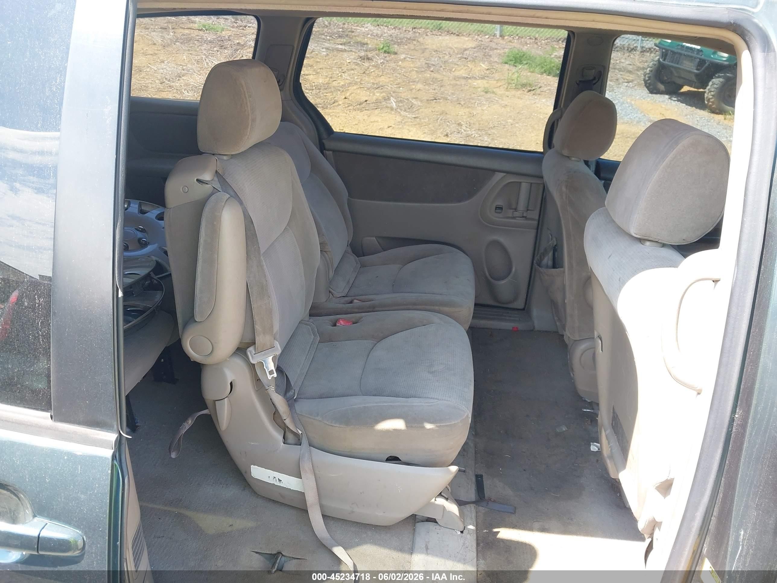 2004 Toyota Sienna Le Green vin: 5TDZA23C04S046257