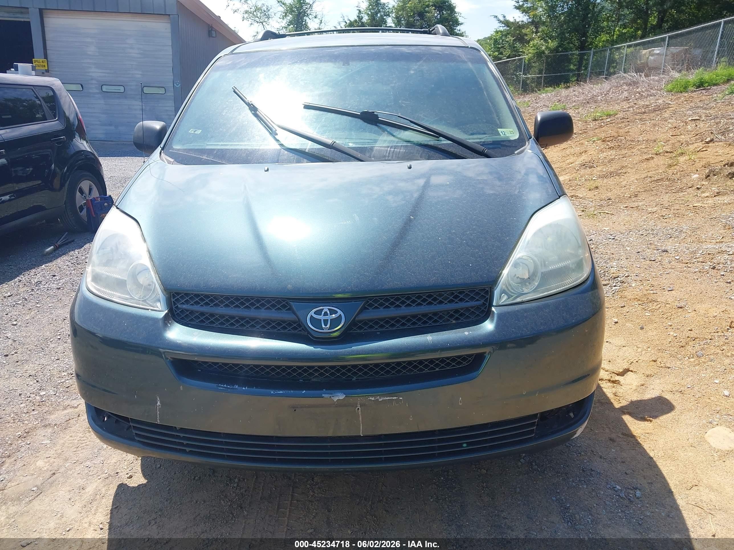 2004 Toyota Sienna Le Green vin: 5TDZA23C04S046257