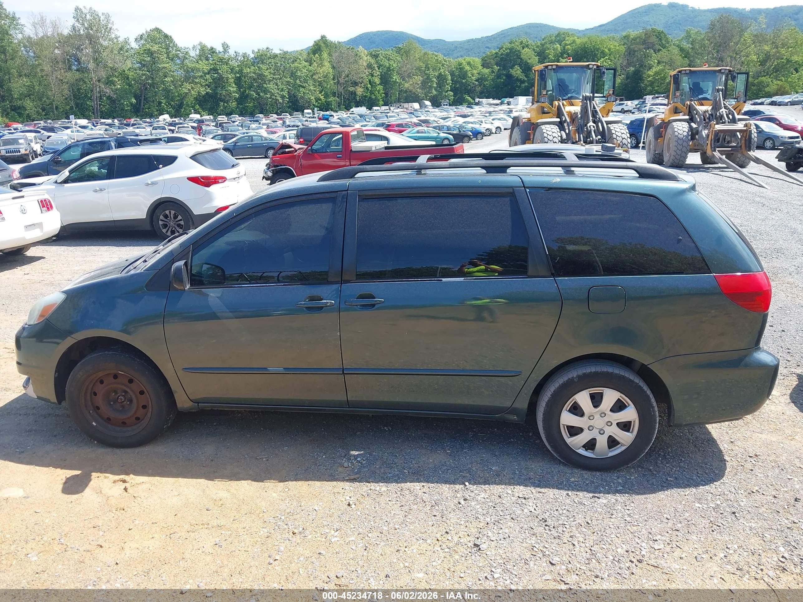 2004 Toyota Sienna Le Green vin: 5TDZA23C04S046257