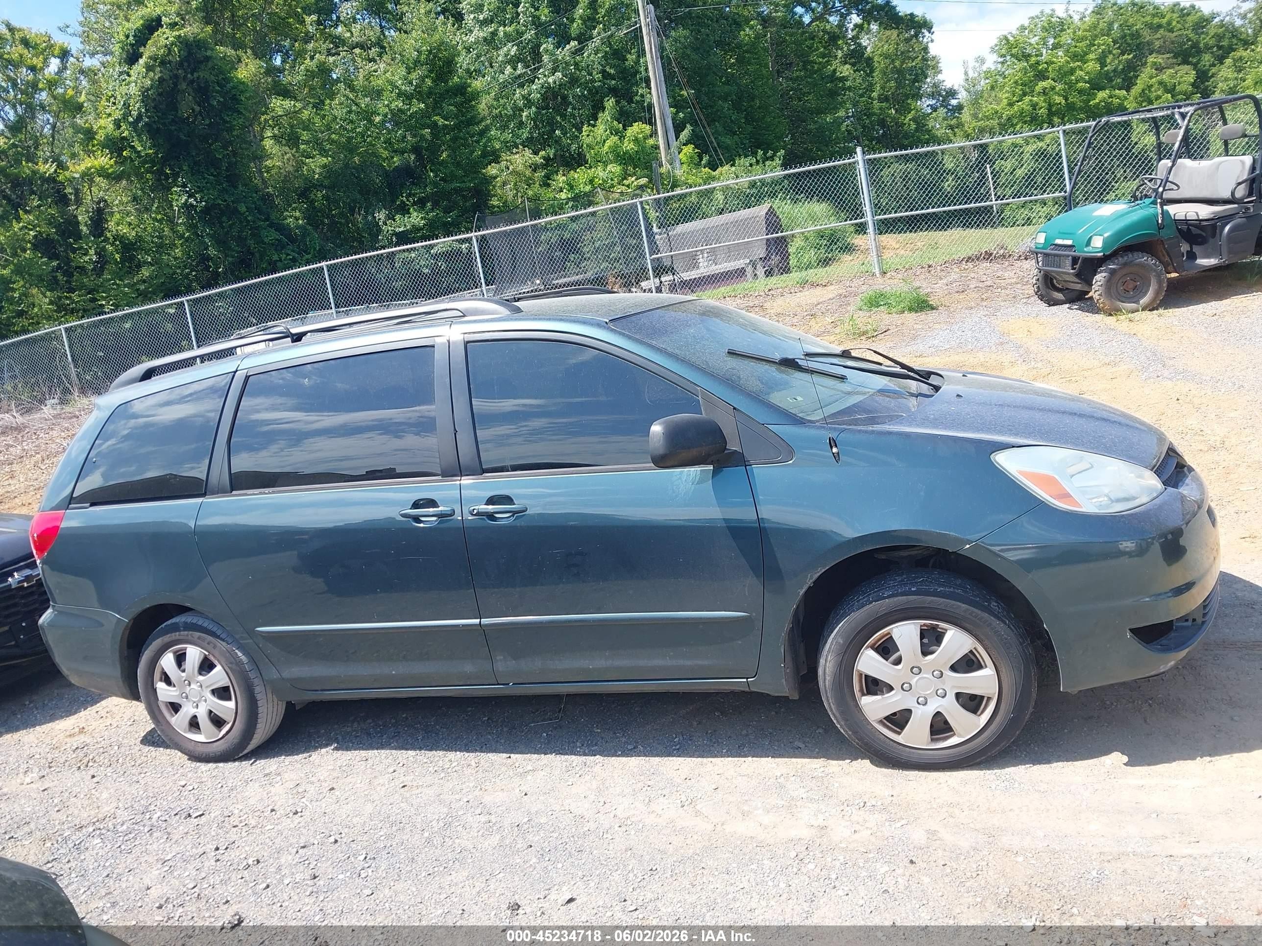 2004 Toyota Sienna Le Green vin: 5TDZA23C04S046257