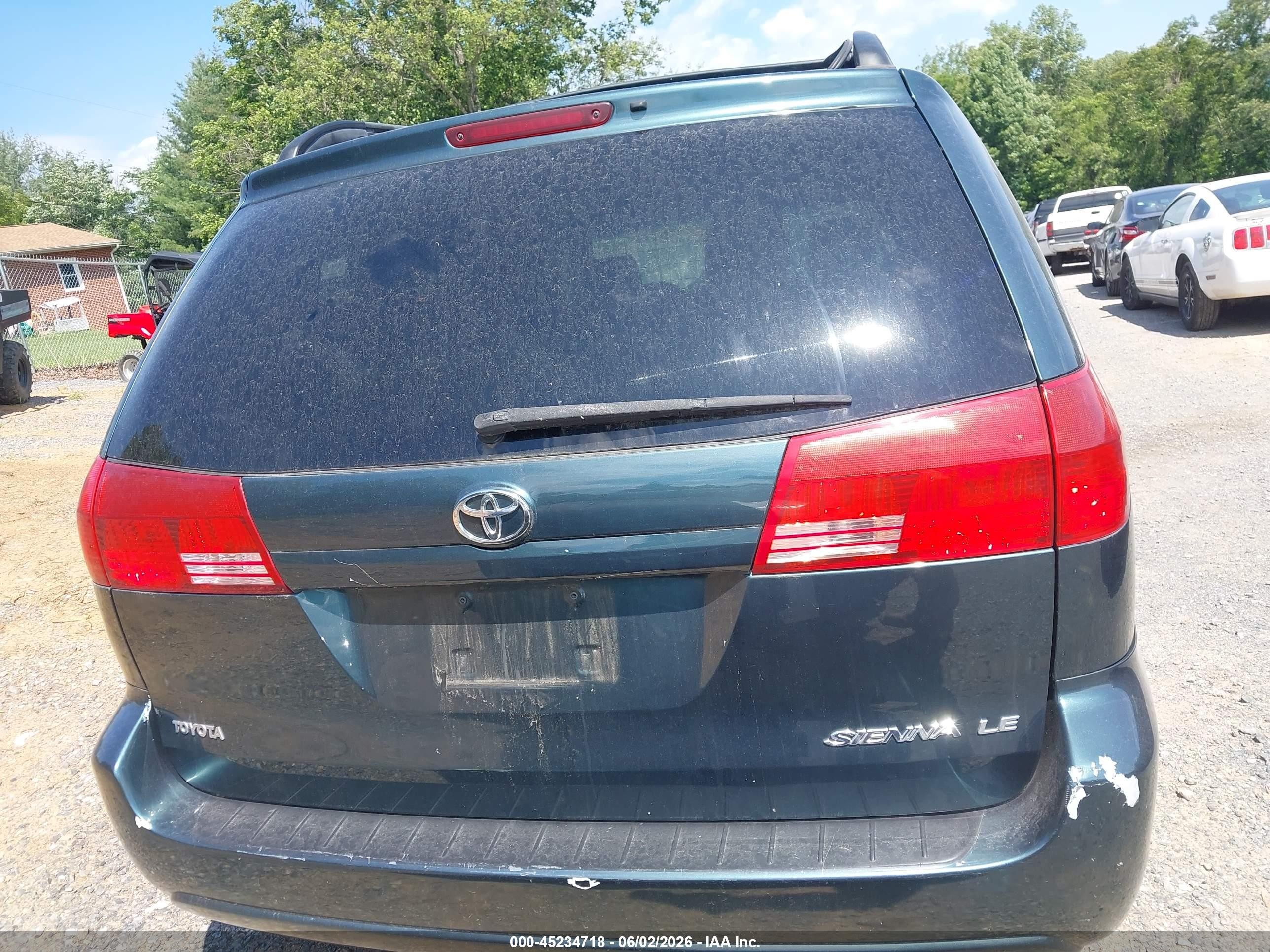 2004 Toyota Sienna Le Green vin: 5TDZA23C04S046257