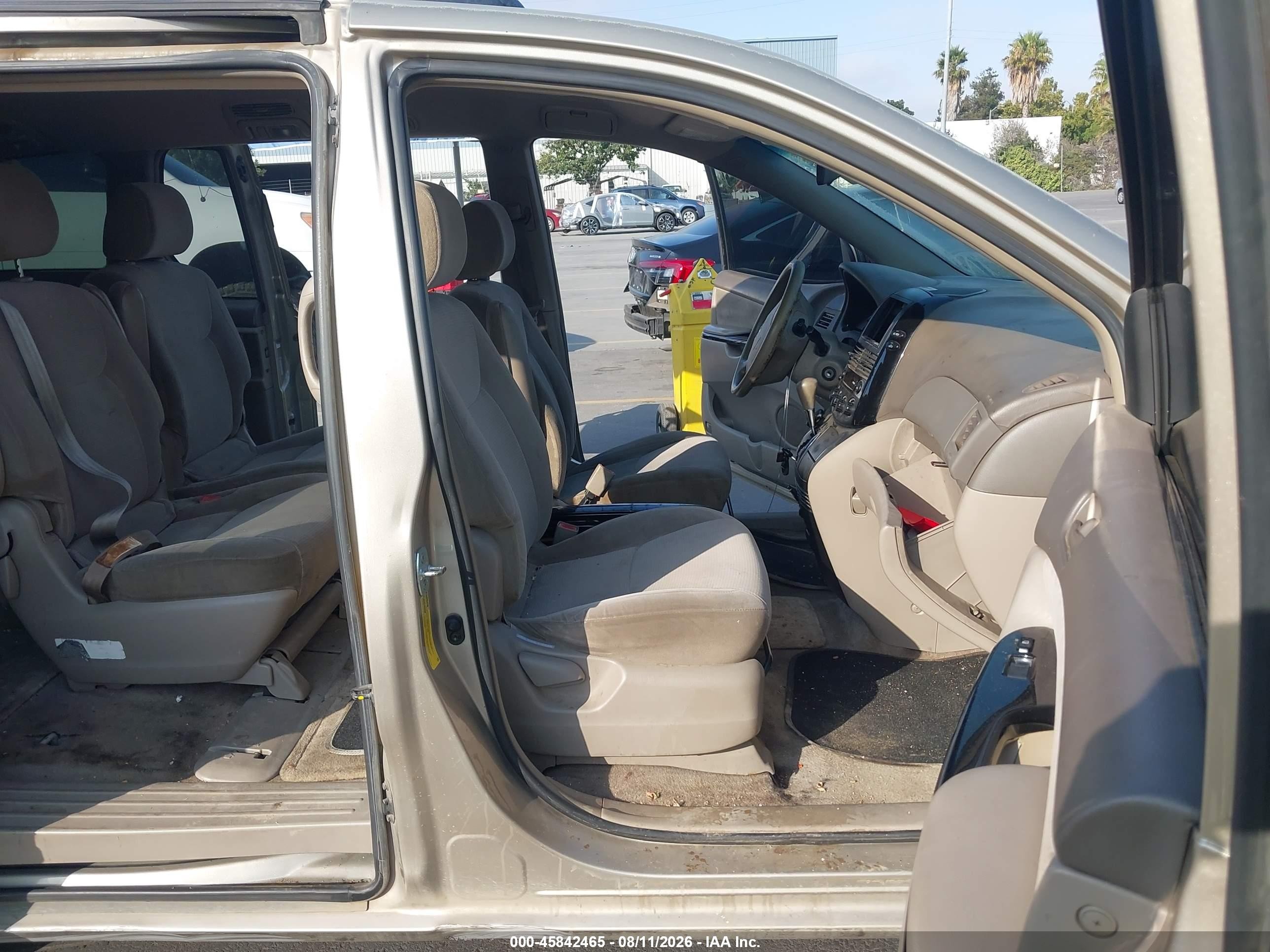 2004 Toyota Sienna Le Brown vin: 5TDZA23C04S061308
