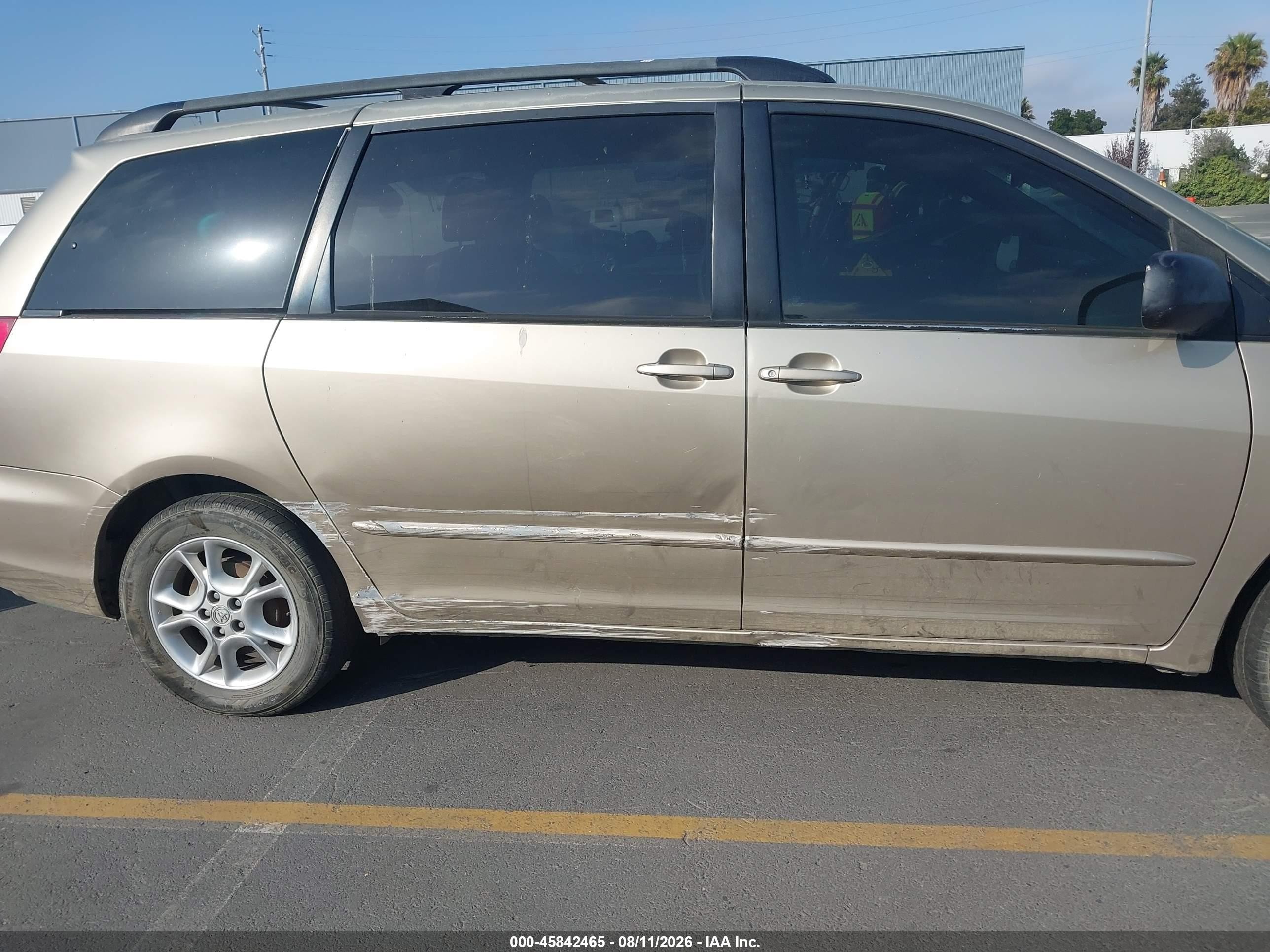 2004 Toyota Sienna Le Brown vin: 5TDZA23C04S061308