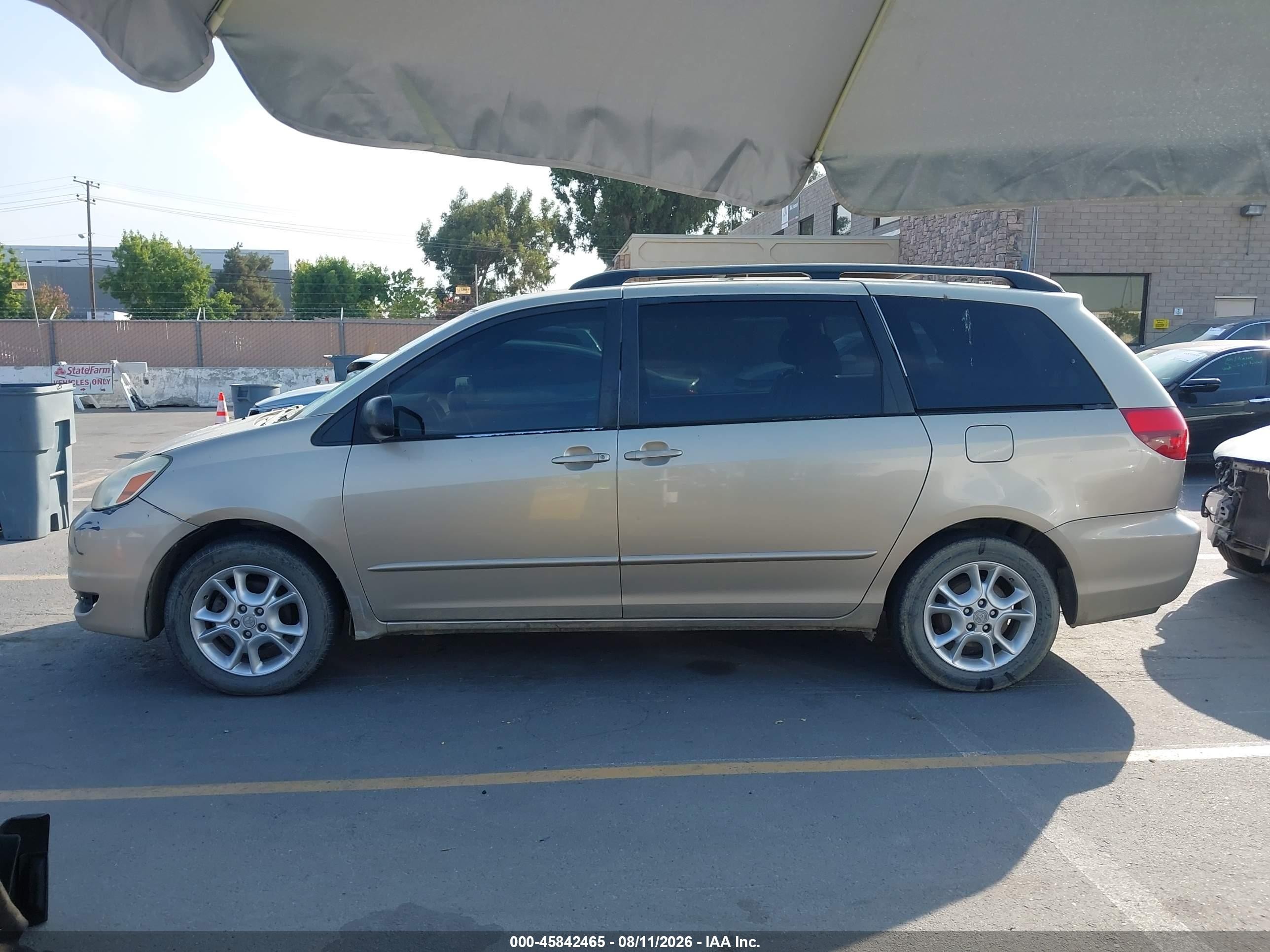 2004 Toyota Sienna Le Brown vin: 5TDZA23C04S061308