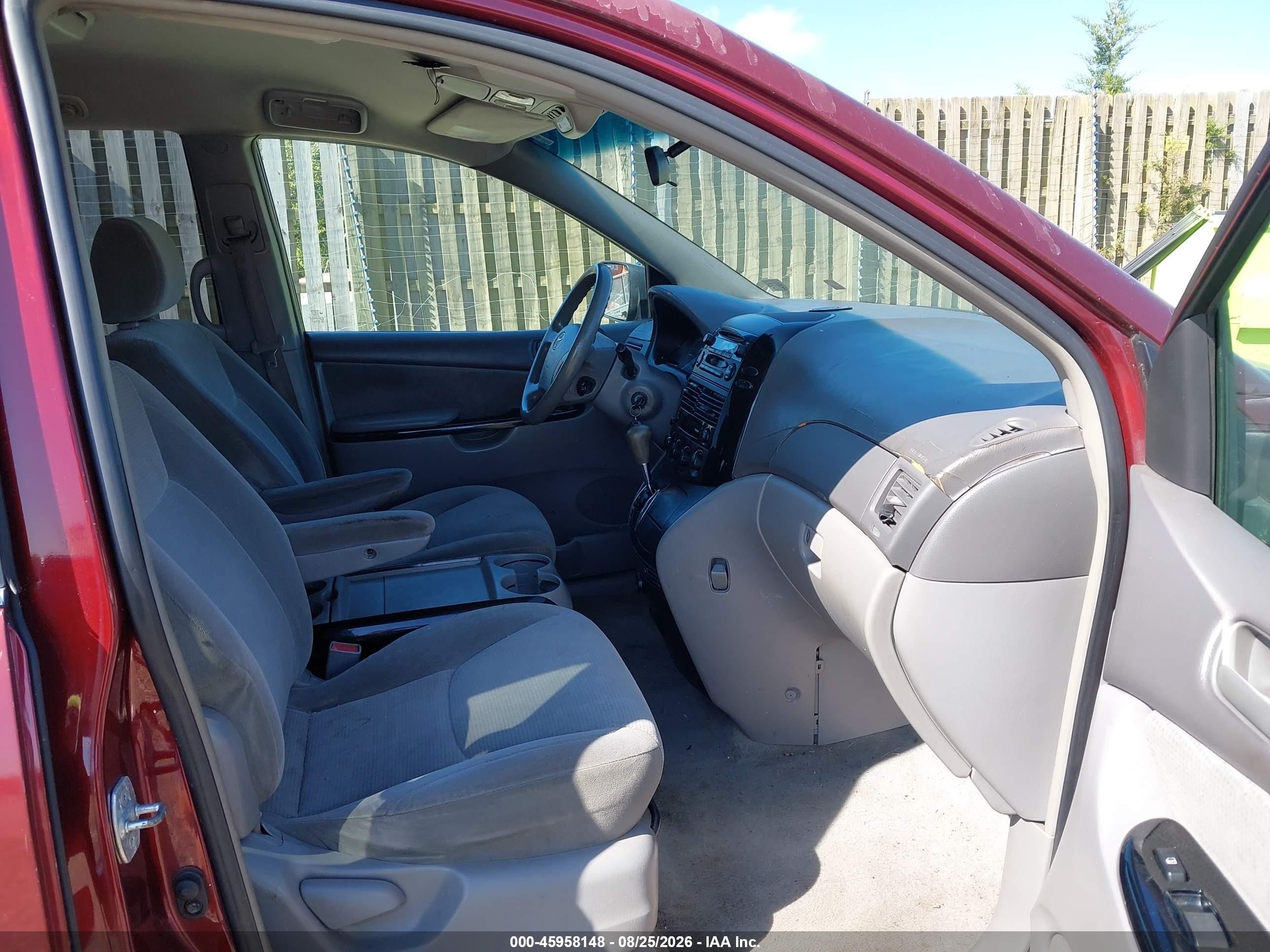 2004 Toyota Sienna Le Maroon vin: 5TDZA23C04S087231