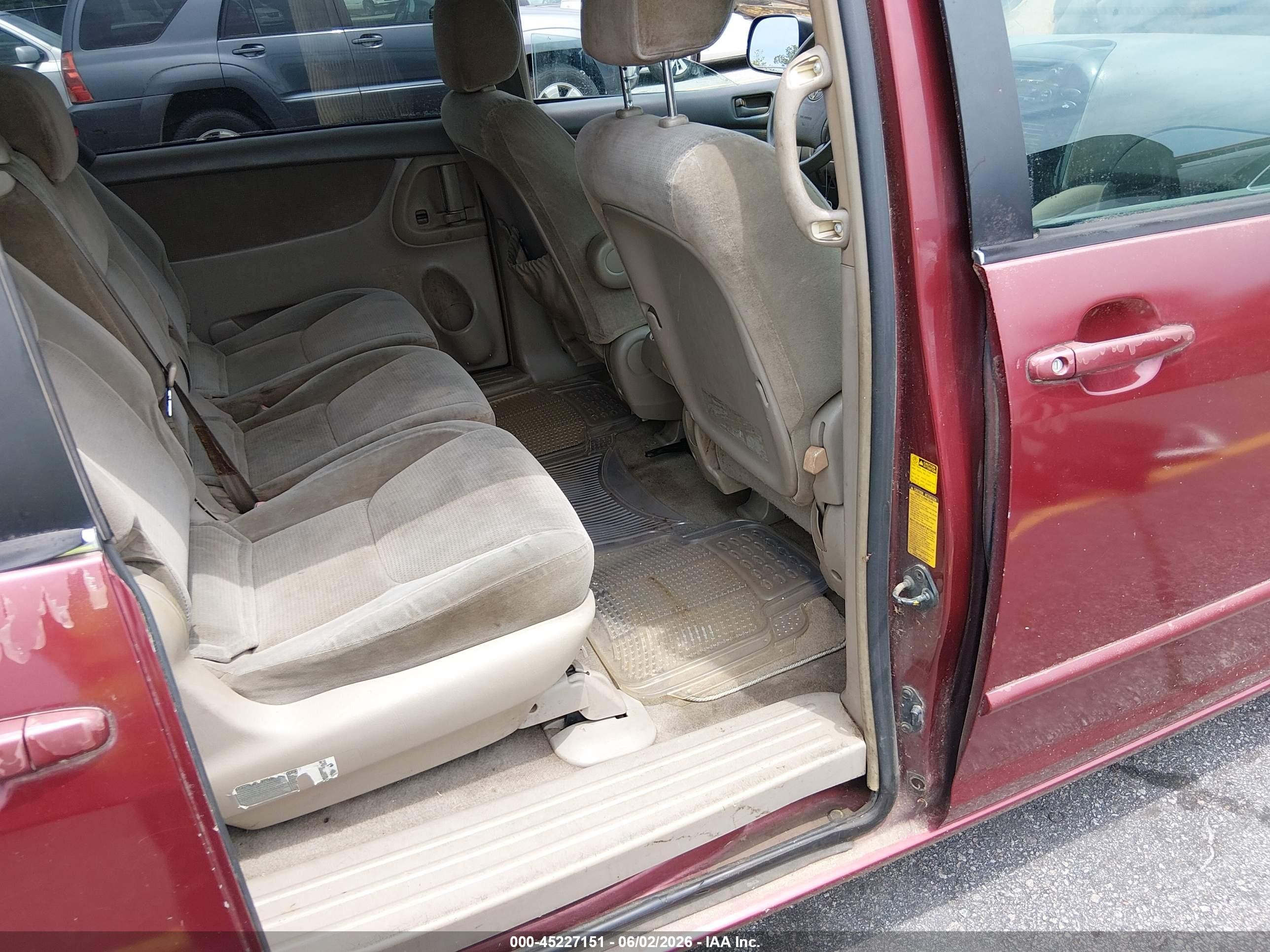 2004 Toyota Sienna Le Burgundy vin: 5TDZA23C04S109695