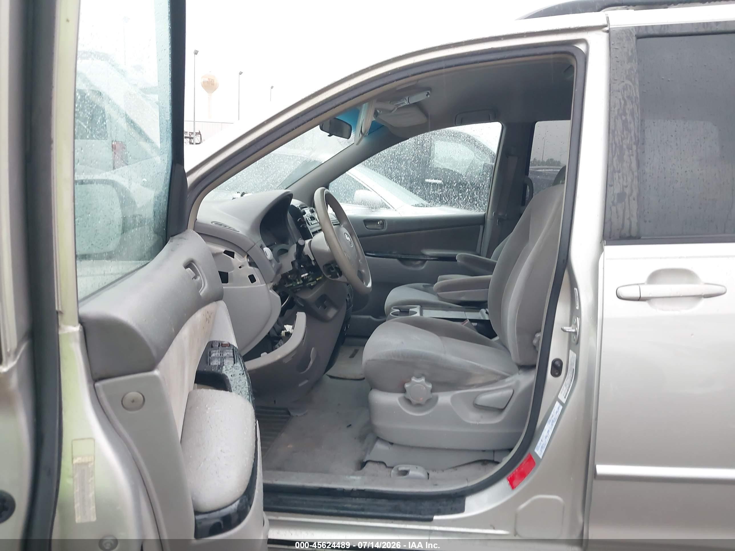 2004 Toyota Sienna Le Желто-коричневый vin: 5TDZA23C04S156547