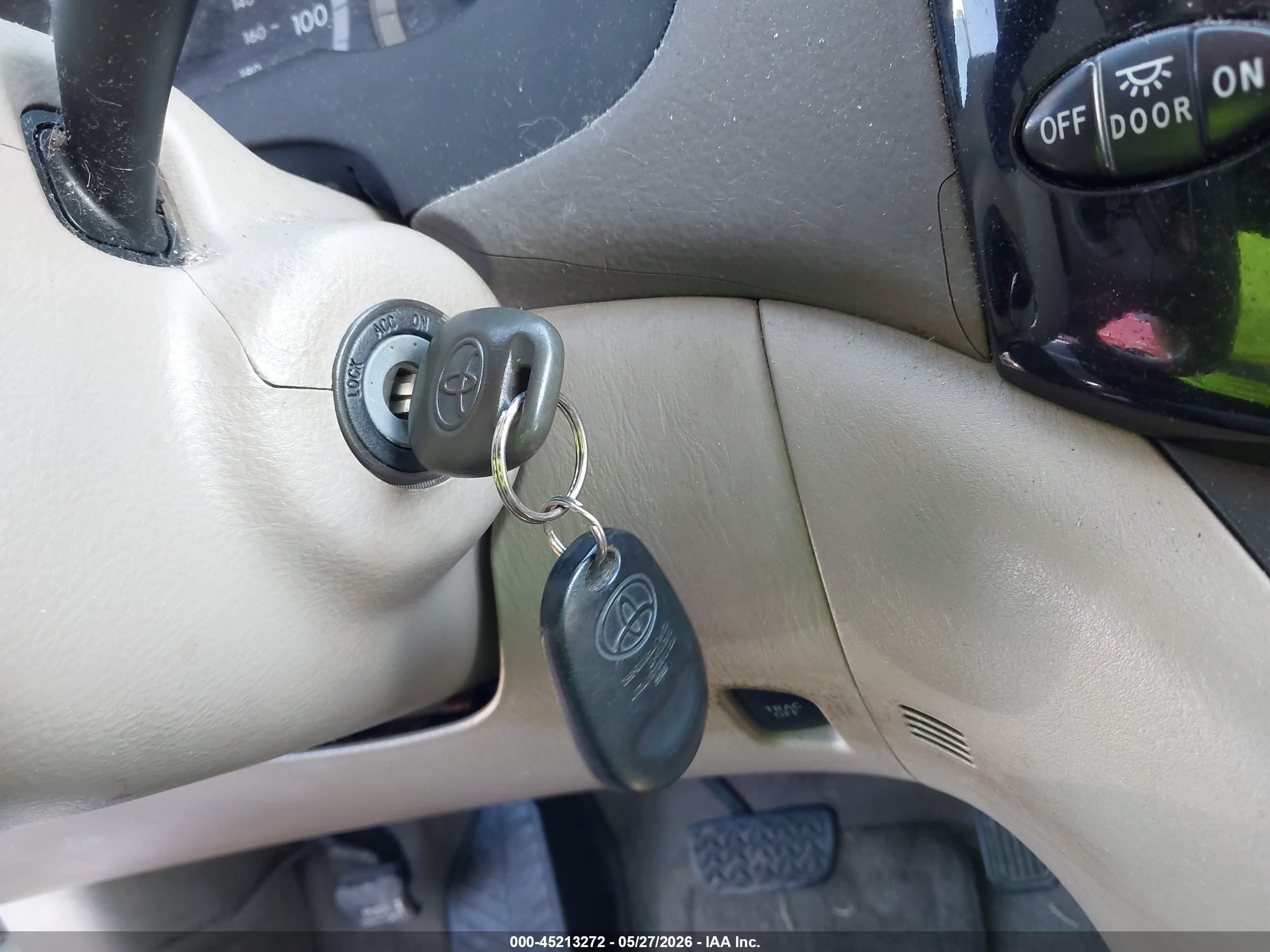 2004 Toyota Sienna Le Белый vin: 5TDZA23C04S160811