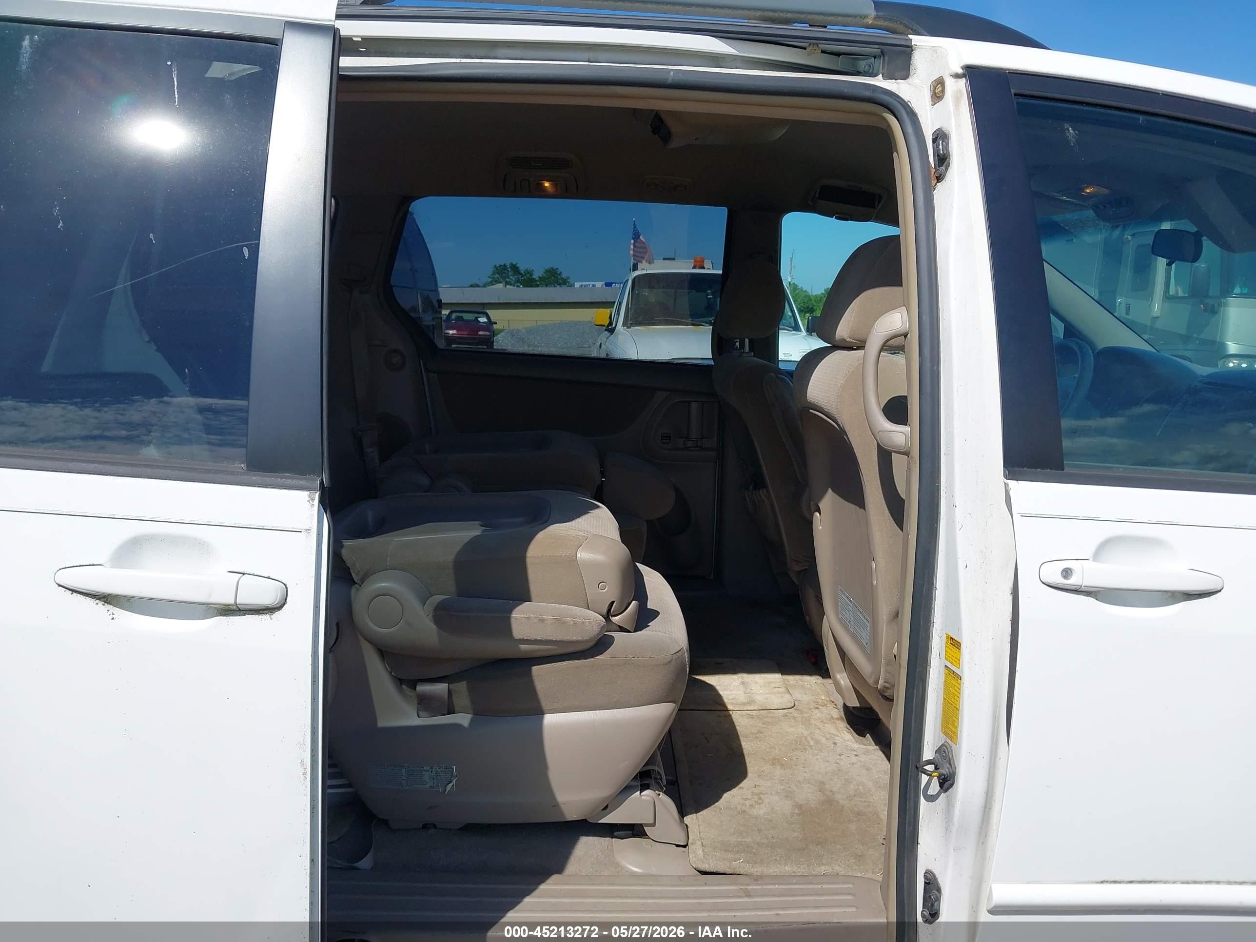2004 Toyota Sienna Le Белый vin: 5TDZA23C04S160811