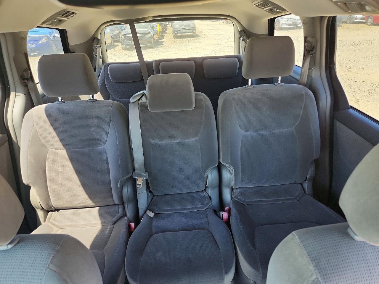 2004 Toyota Sienna Le 8 Passenger Gray vin: 5TDZA23C04S186812