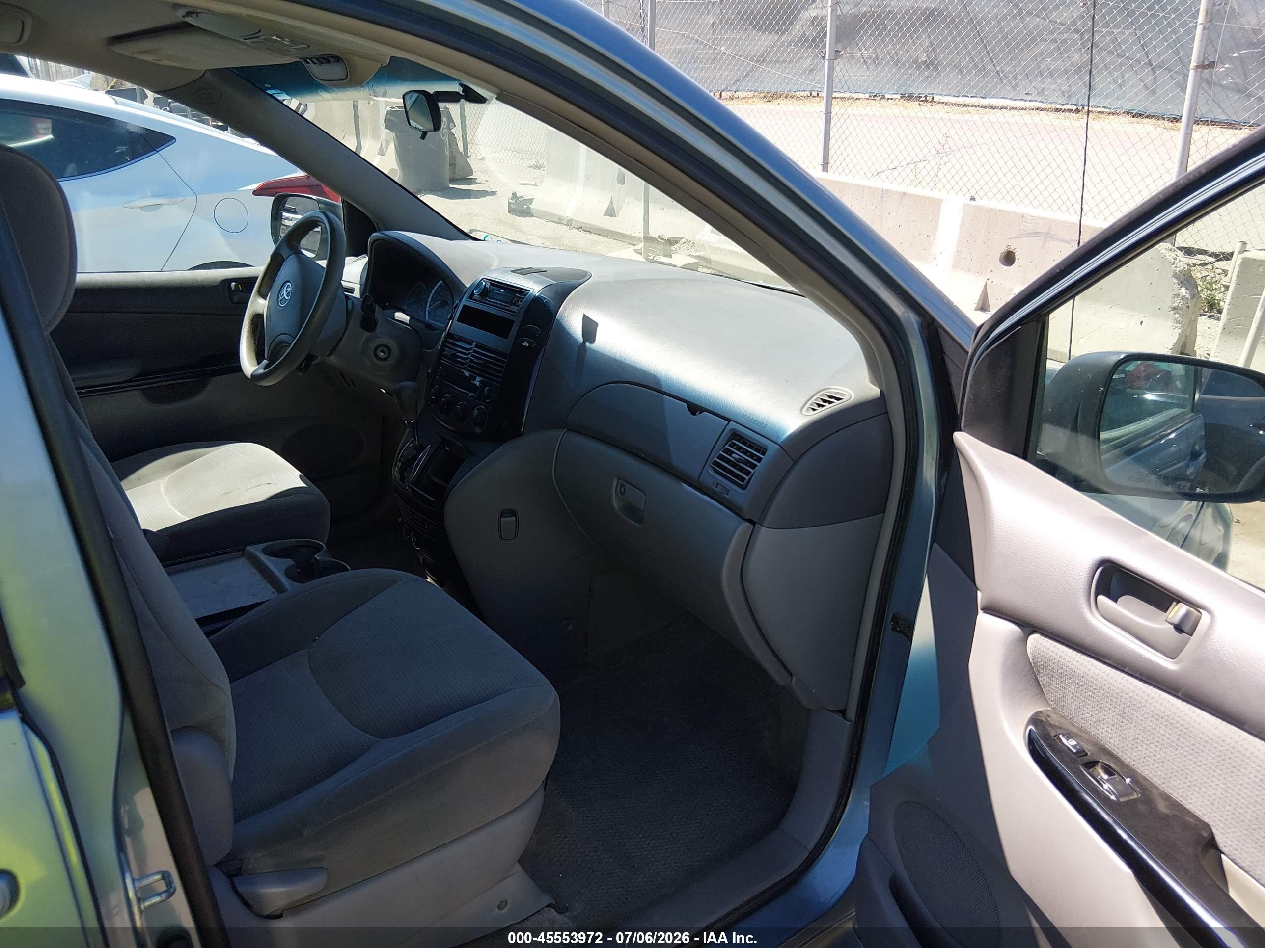 2005 Toyota Sienna Le Синий vin: 5TDZA23C05S222998
